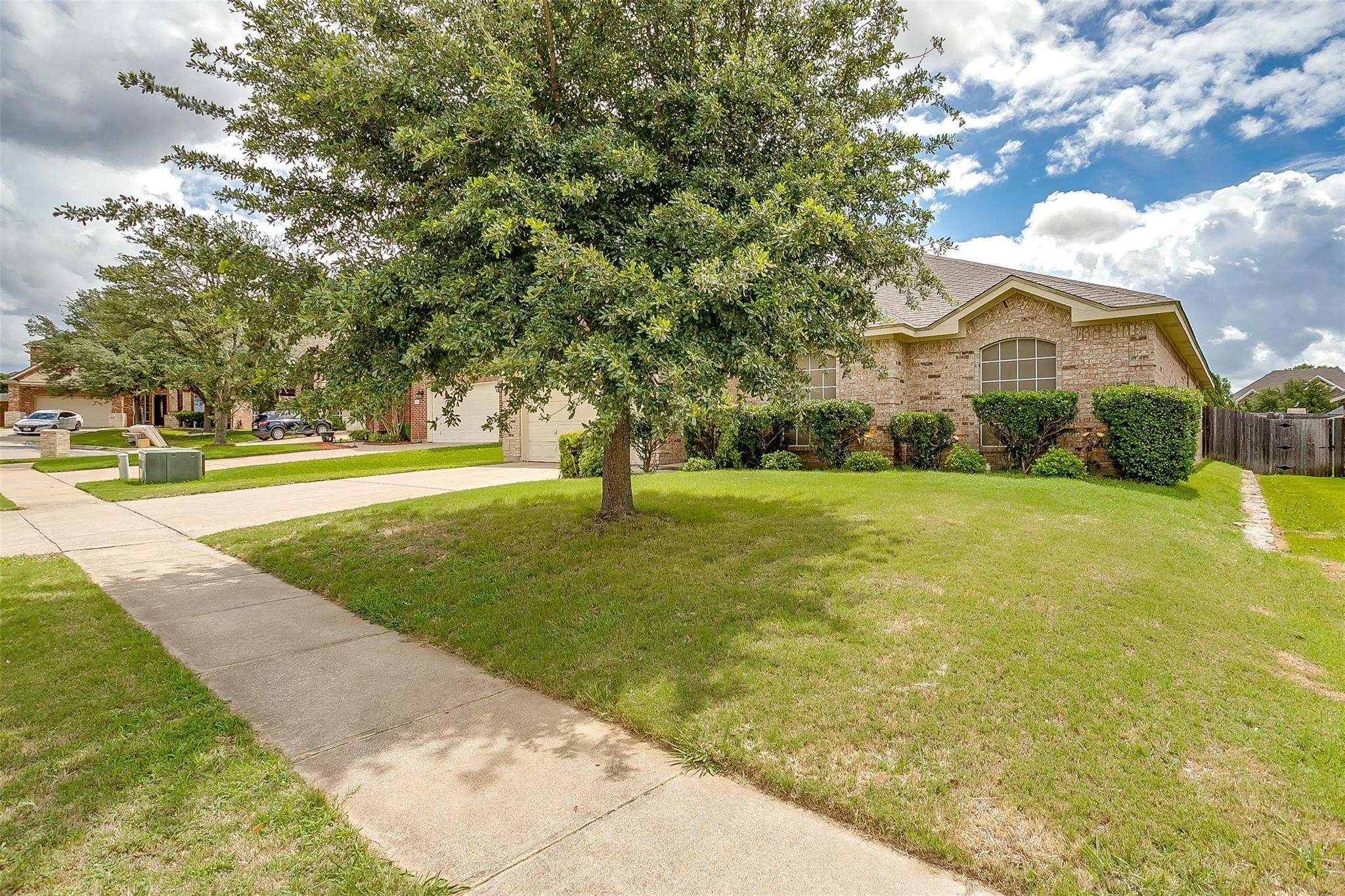 Burleson, TX 76028,1116 Hackberry Court