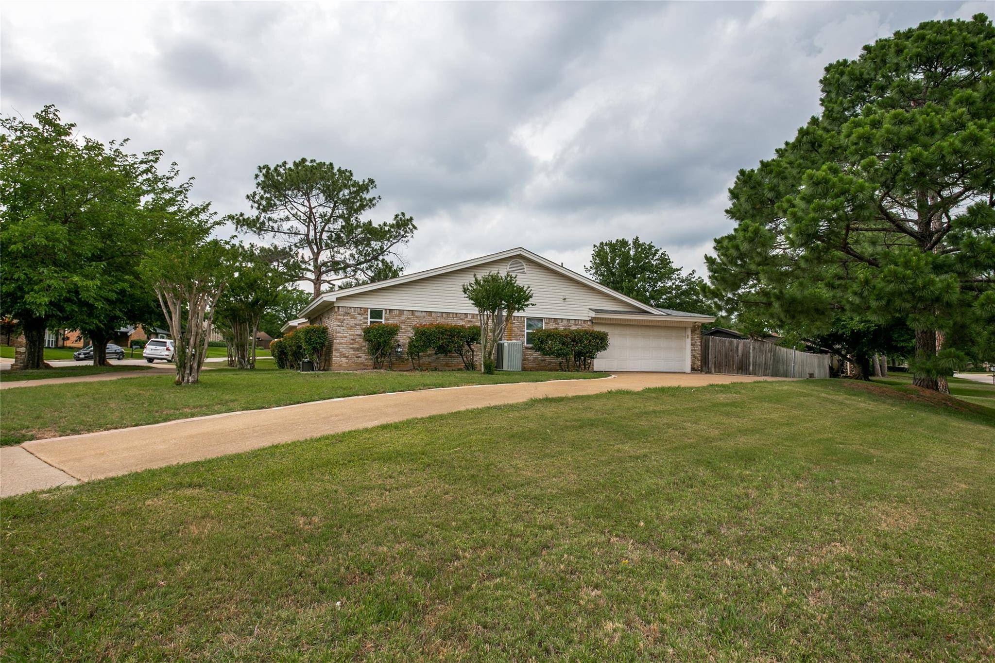 Bedford, TX 76022,621 Avinell Drive