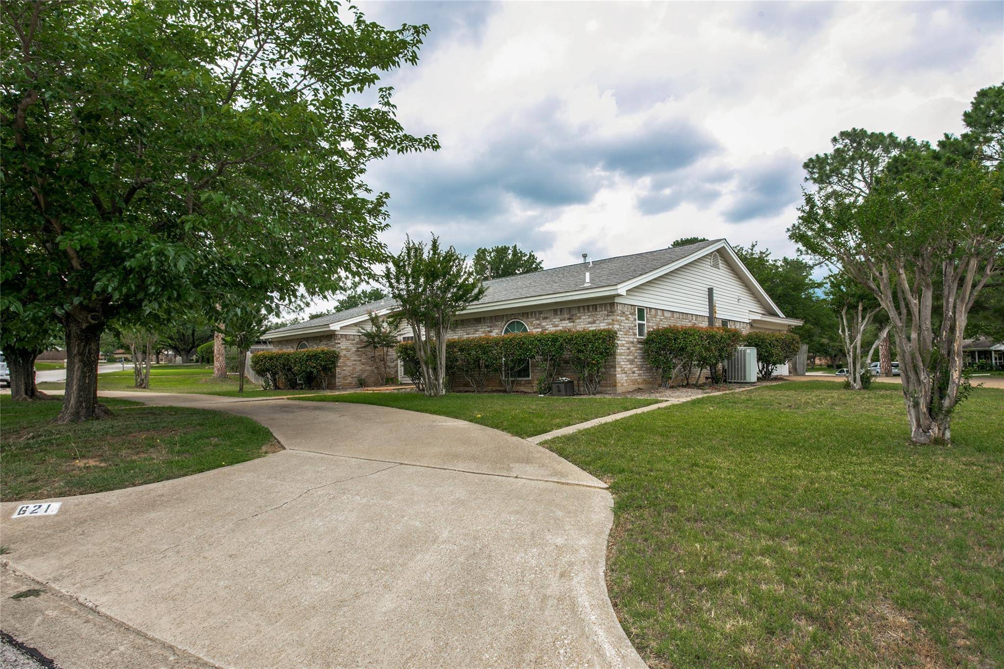 Bedford, TX 76022,621 Avinell Drive