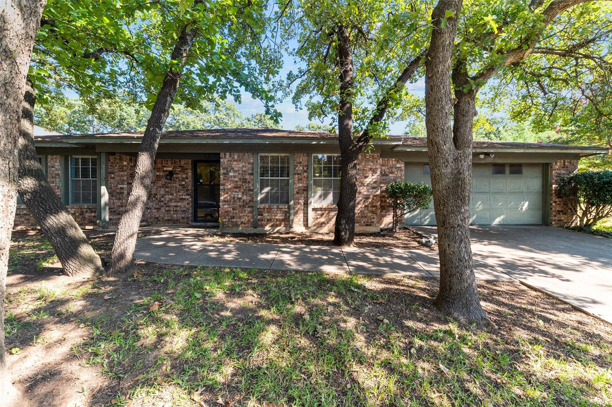 Bedford, TX 76021,3029 Pecan Circle