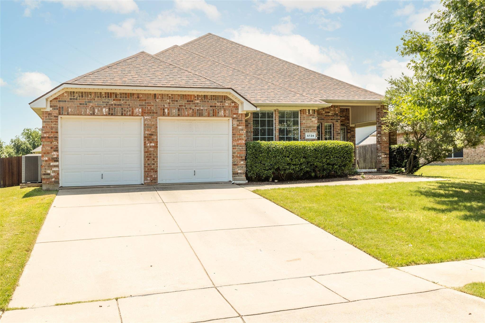 Grand Prairie, TX 75052,5739 Derek Way