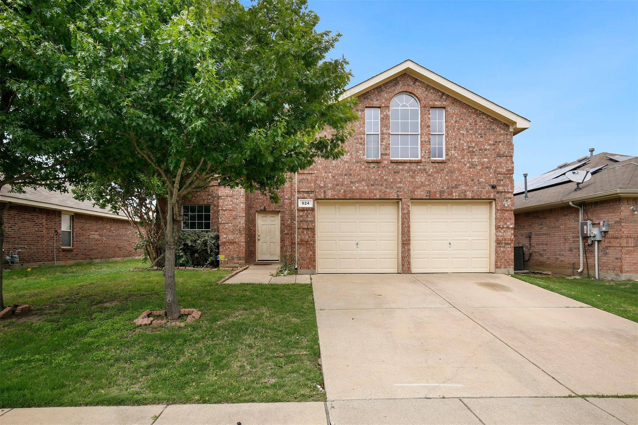 Grand Prairie, TX 75052,924 Pinebrook Drive