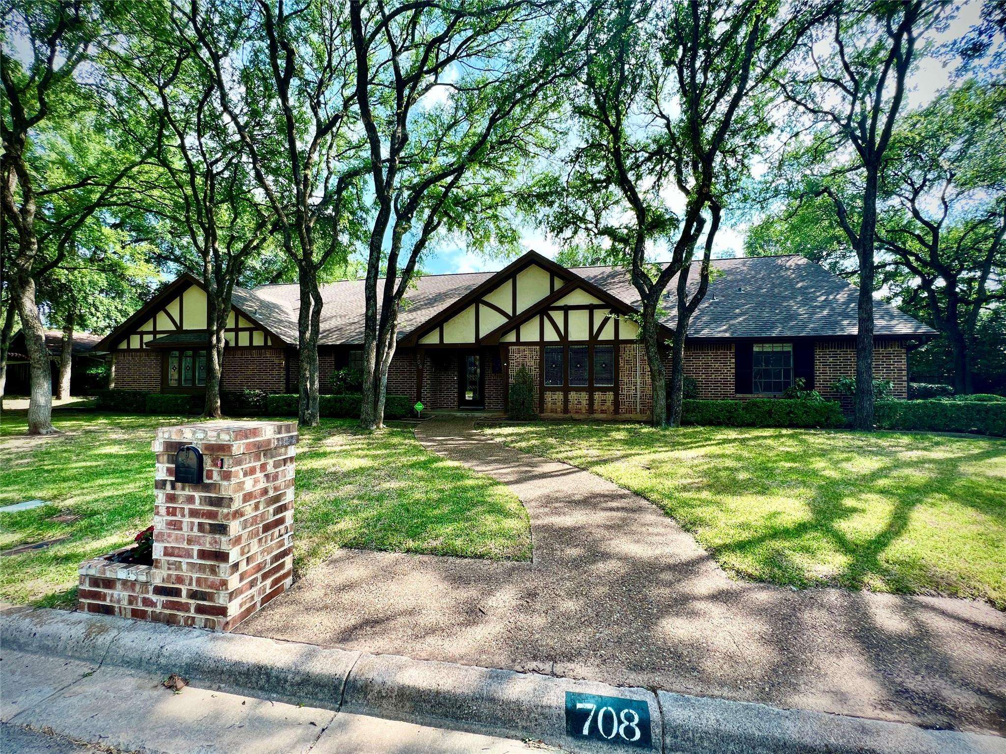 Fort Worth, TX 76112,708 Oakmont Lane N