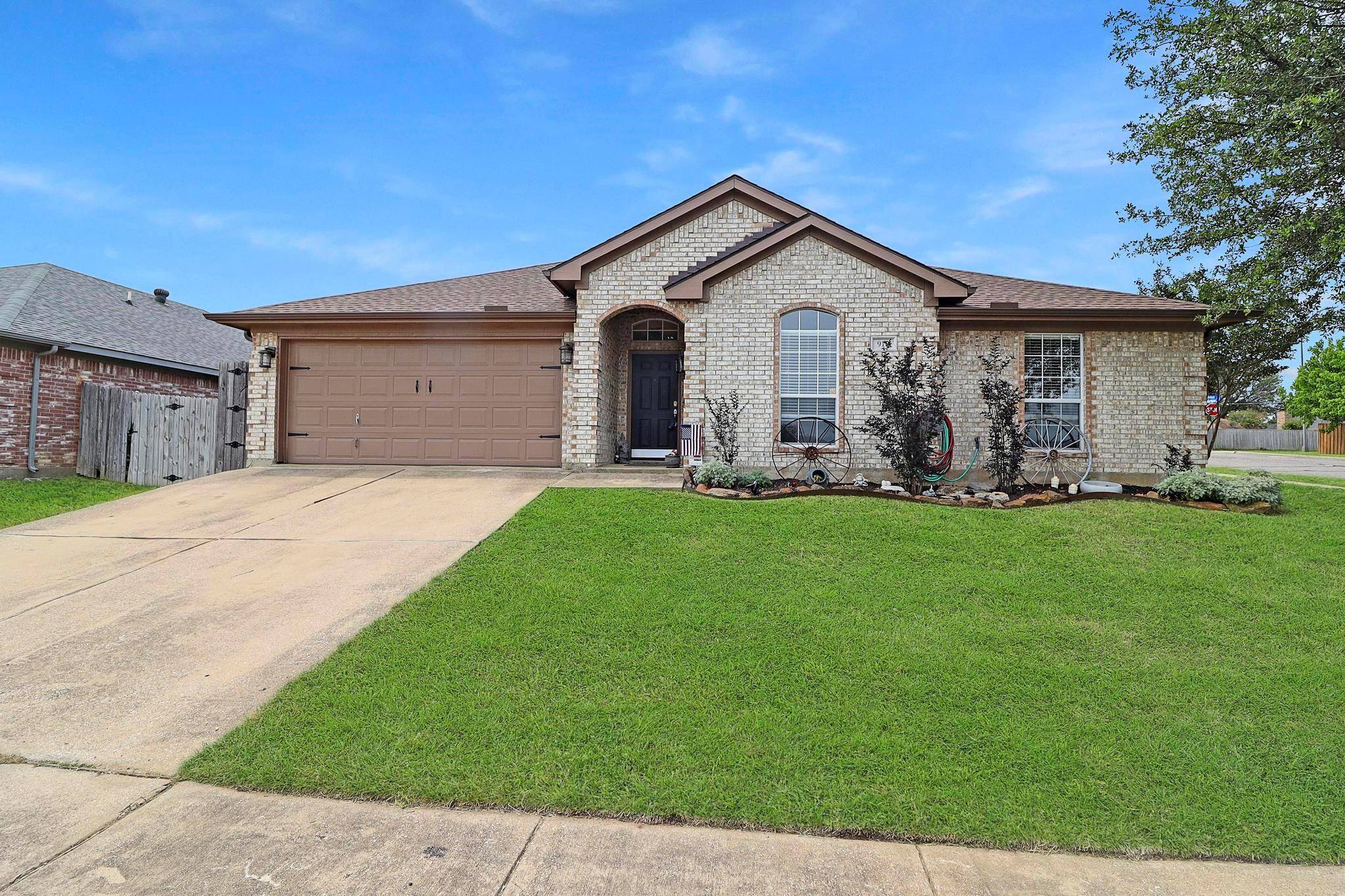 Arlington, TX 76018,910 Trailview Drive