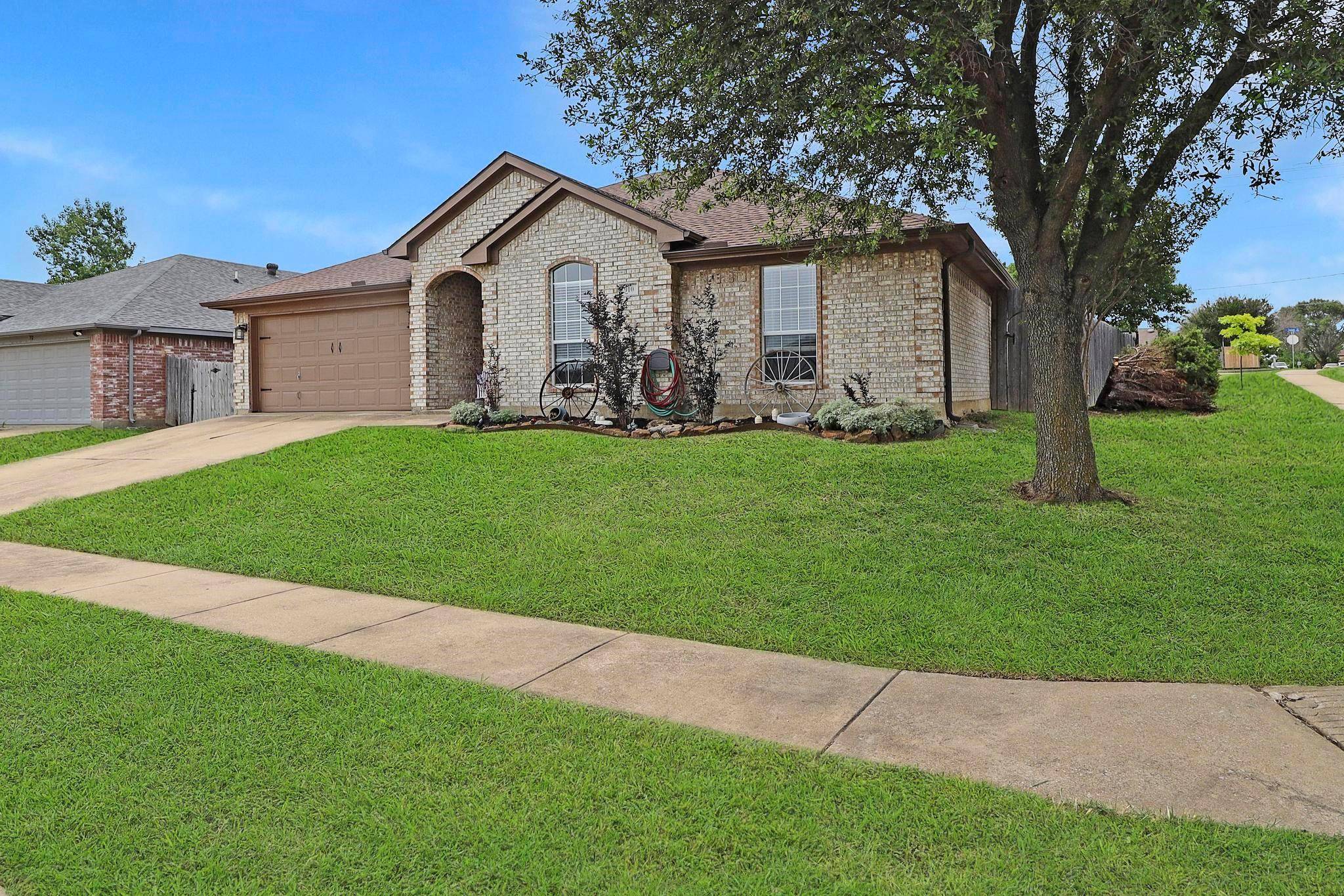 Arlington, TX 76018,910 Trailview Drive