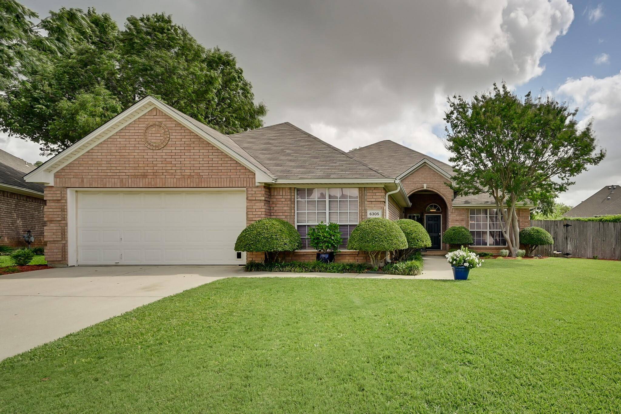 Arlington, TX 76001,6305 Branch Hollow Lane