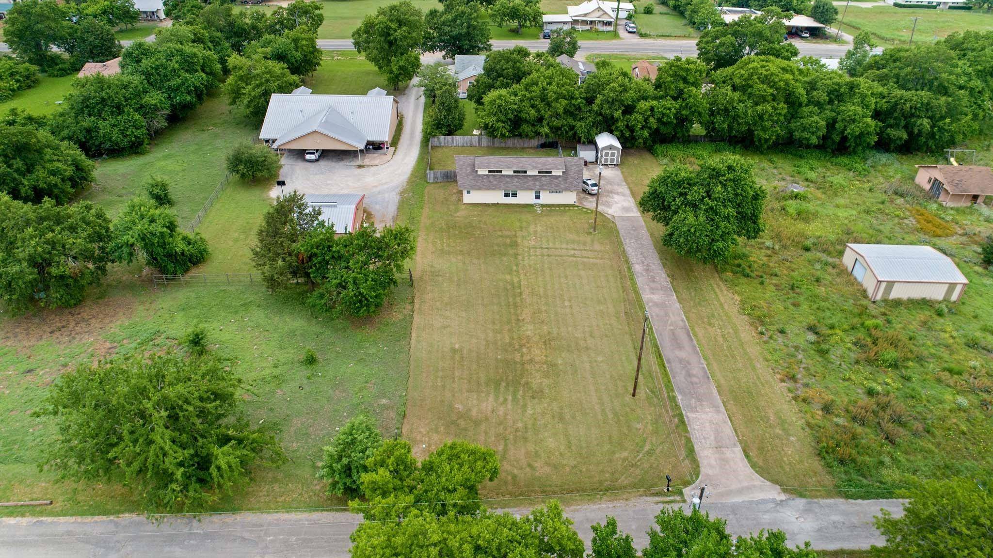 Wolfe City, TX 75496,418 N Preston Street