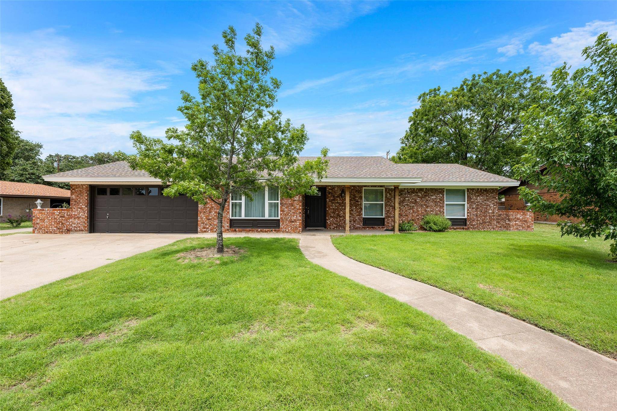 Stephenville, TX 76401,977 Mockingbird Street