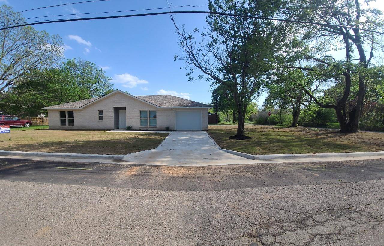 Bonham, TX 75418,1005 S 4th Street