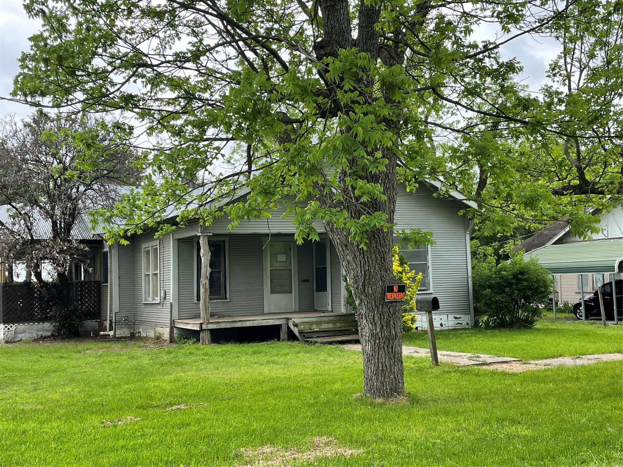 Kerens, TX 75144,410 3rd Street