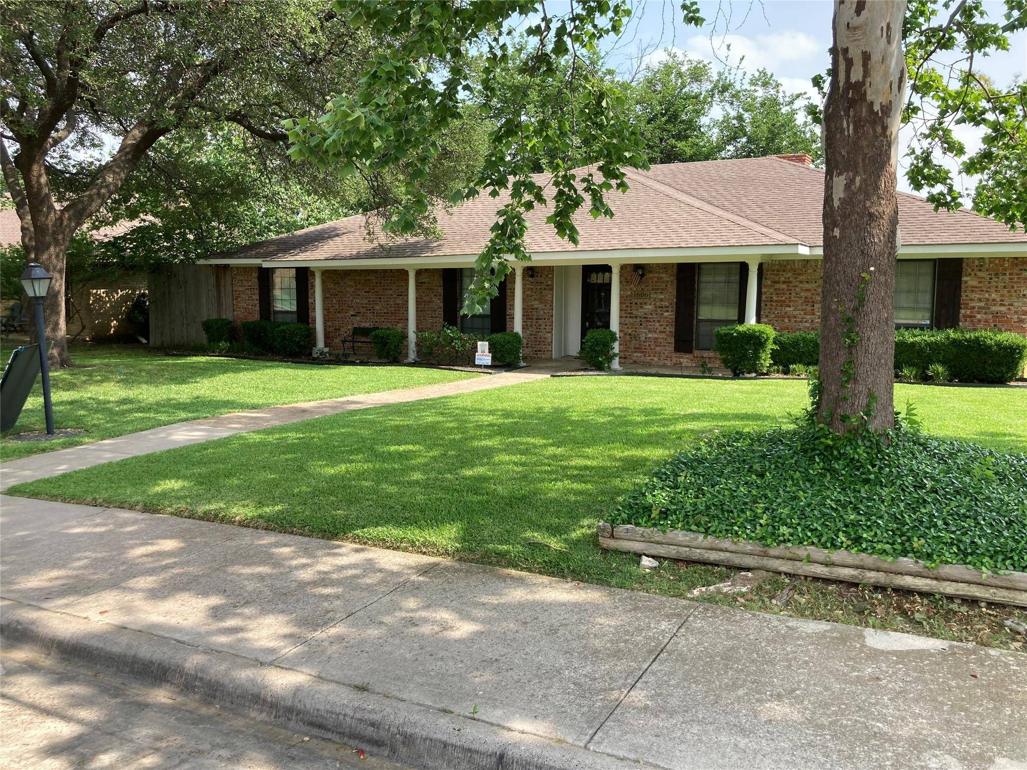 Carrollton, TX 75006,1606 Woodcrest Lane