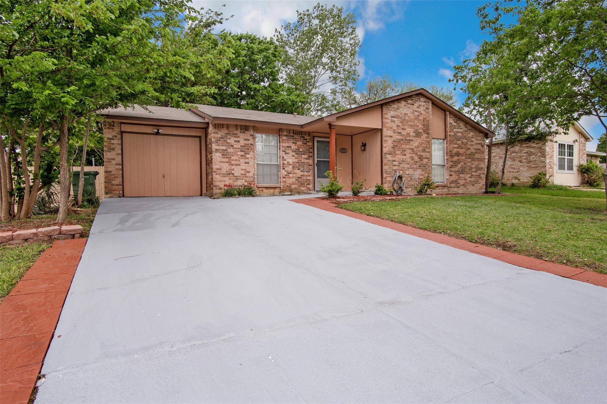 Arlington, TX 76014,2702 Kristinwood Drive