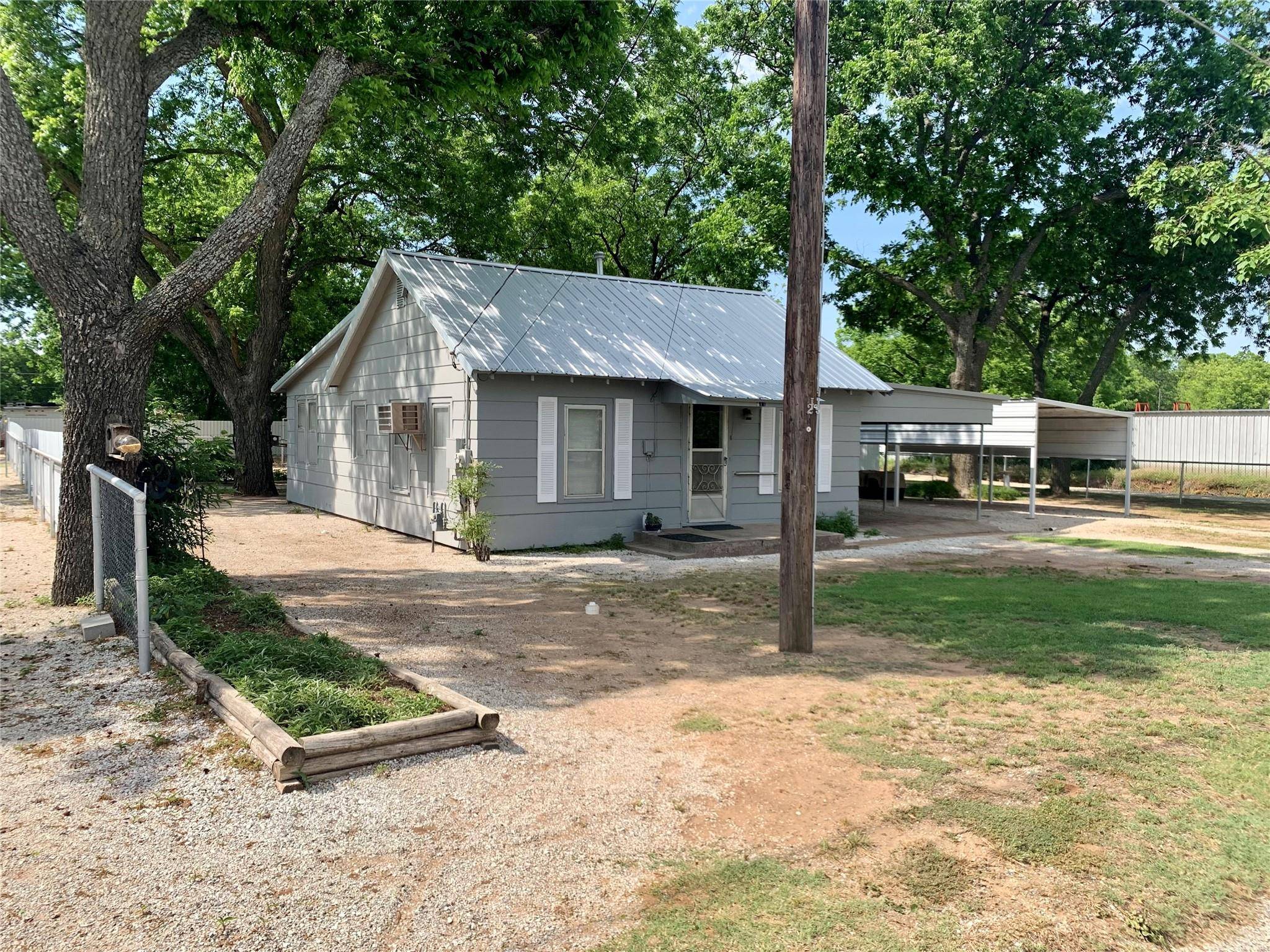 Nocona, TX 76255,411 W Pine Street