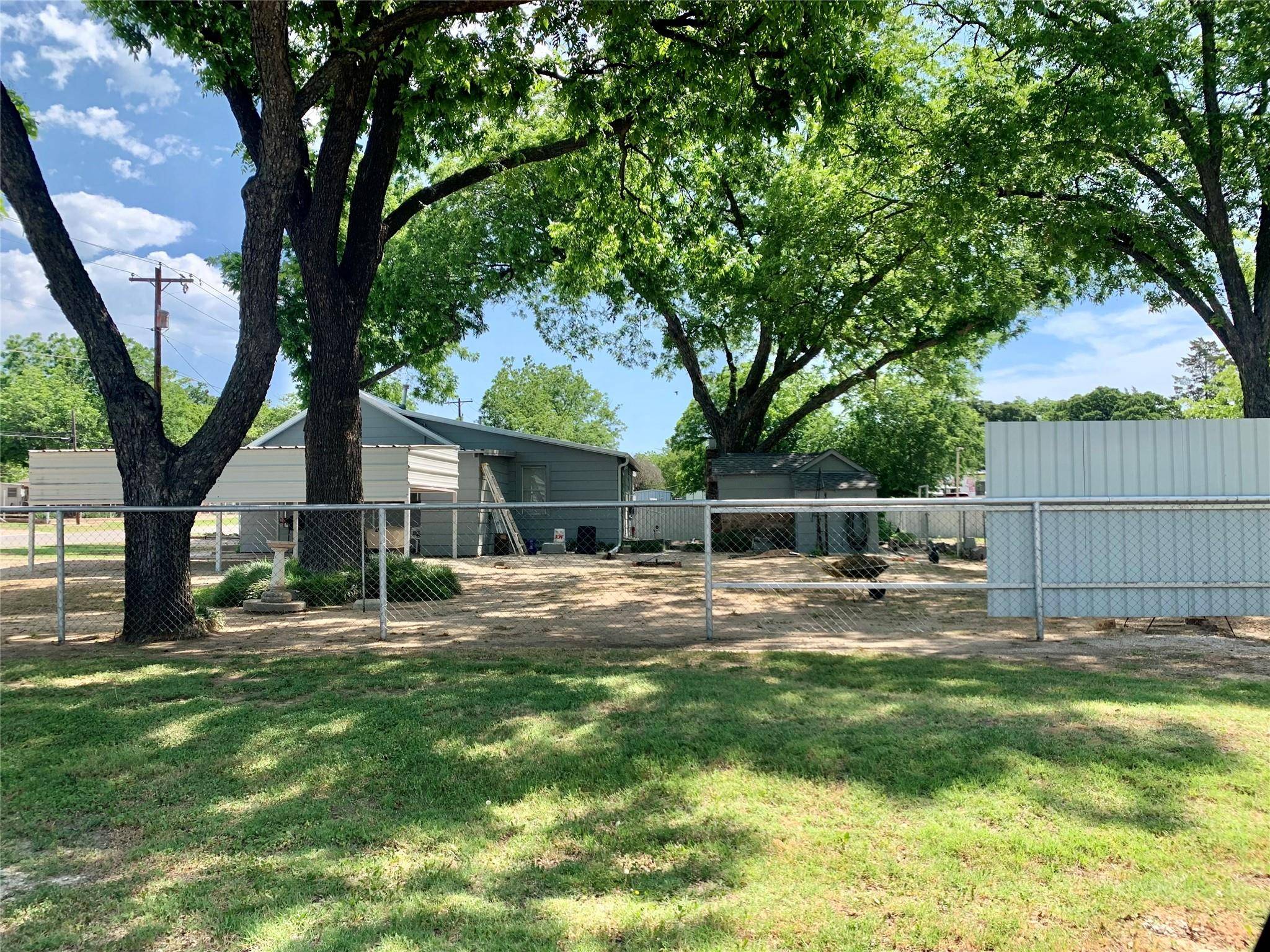 Nocona, TX 76255,411 W Pine Street