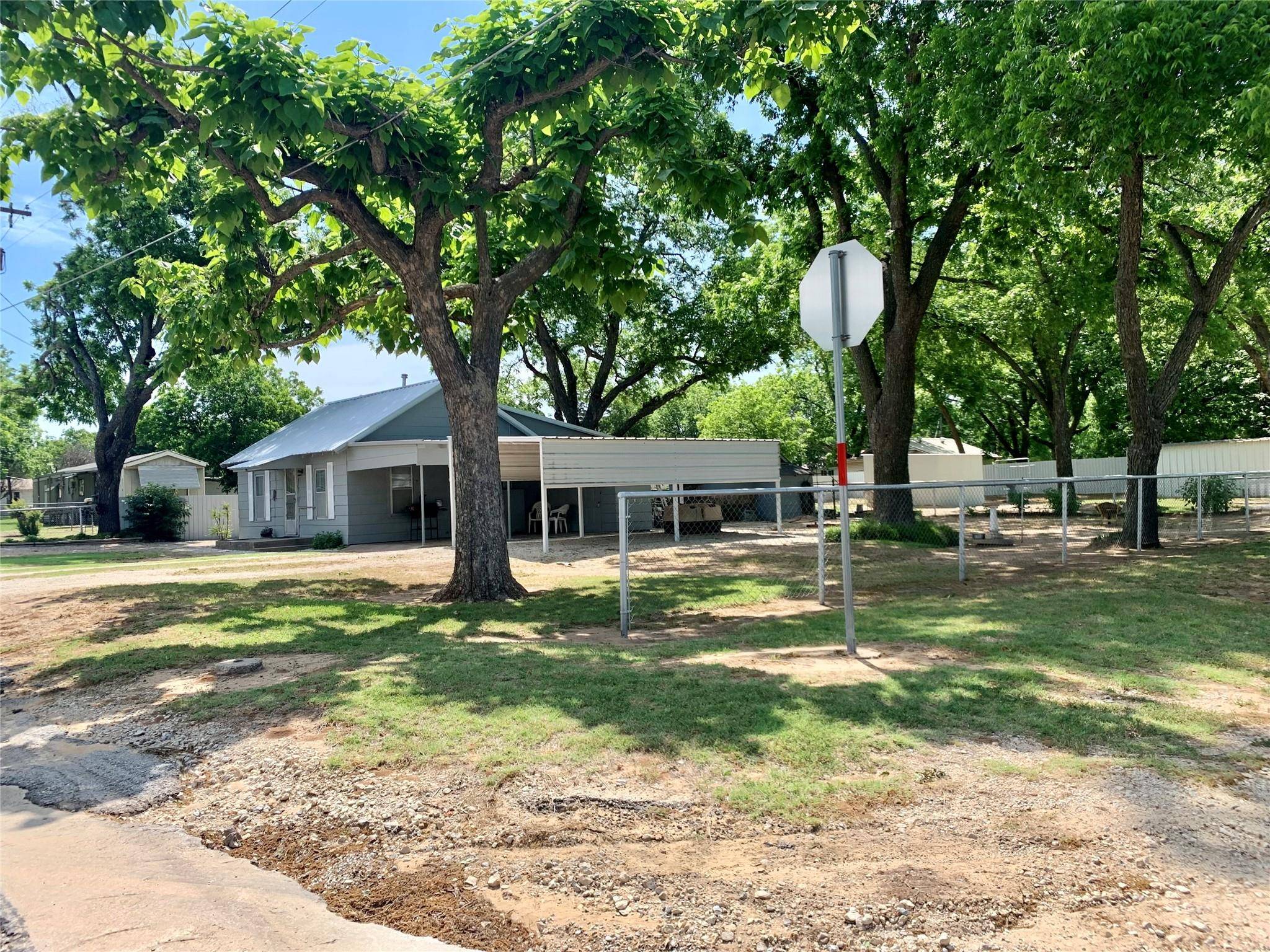 Nocona, TX 76255,411 W Pine Street