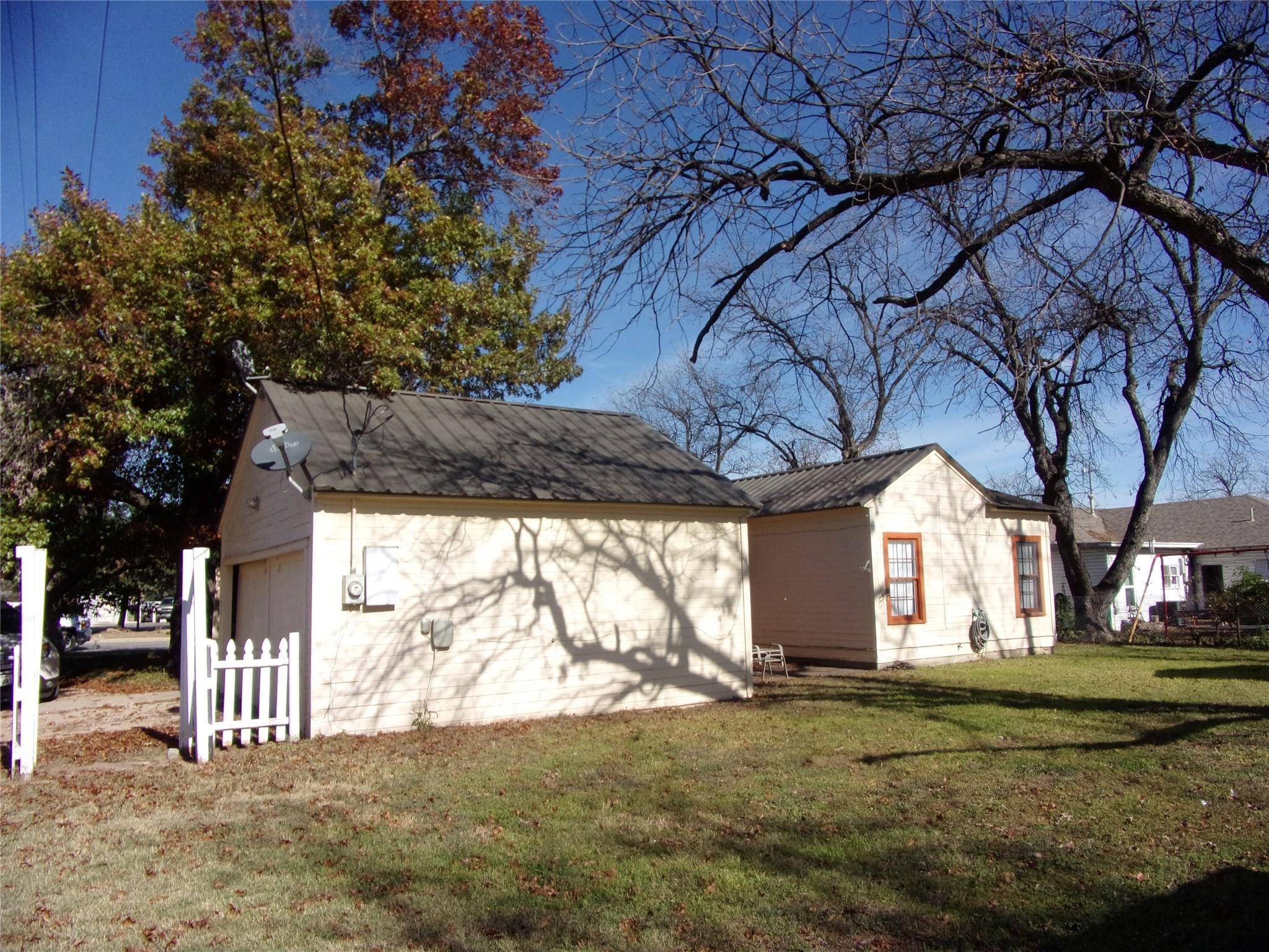 San Saba, TX 76877,1007 W Wallace Street