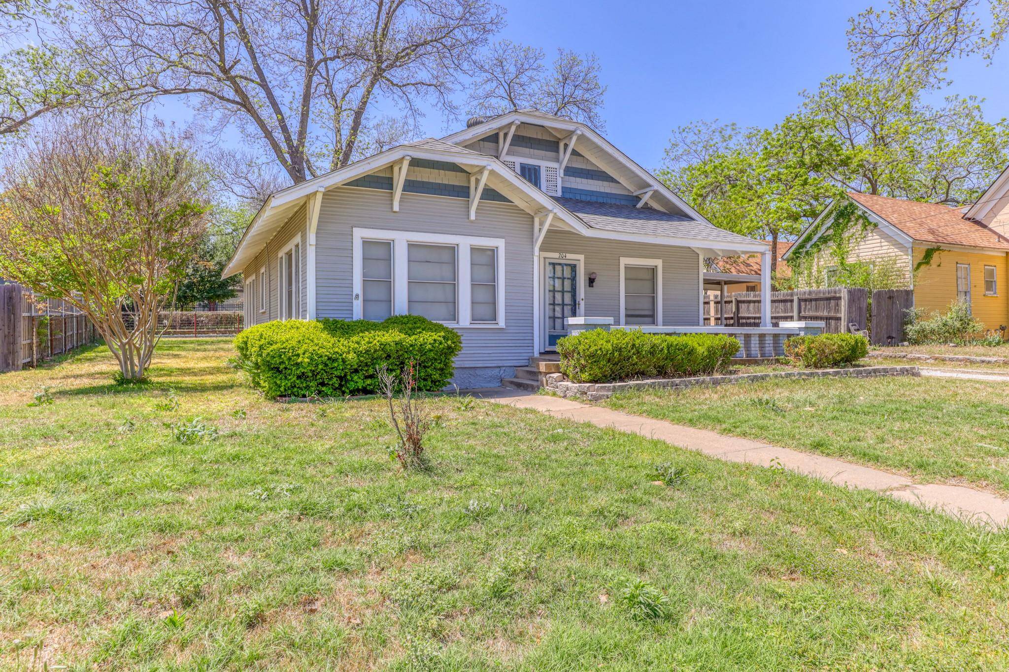 Weatherford, TX 76086,204 S Waco Street