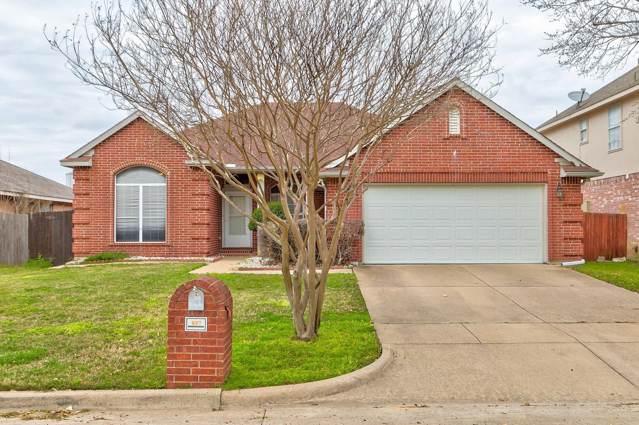 Arlington, TX 76017,807 Blossomwood Drive