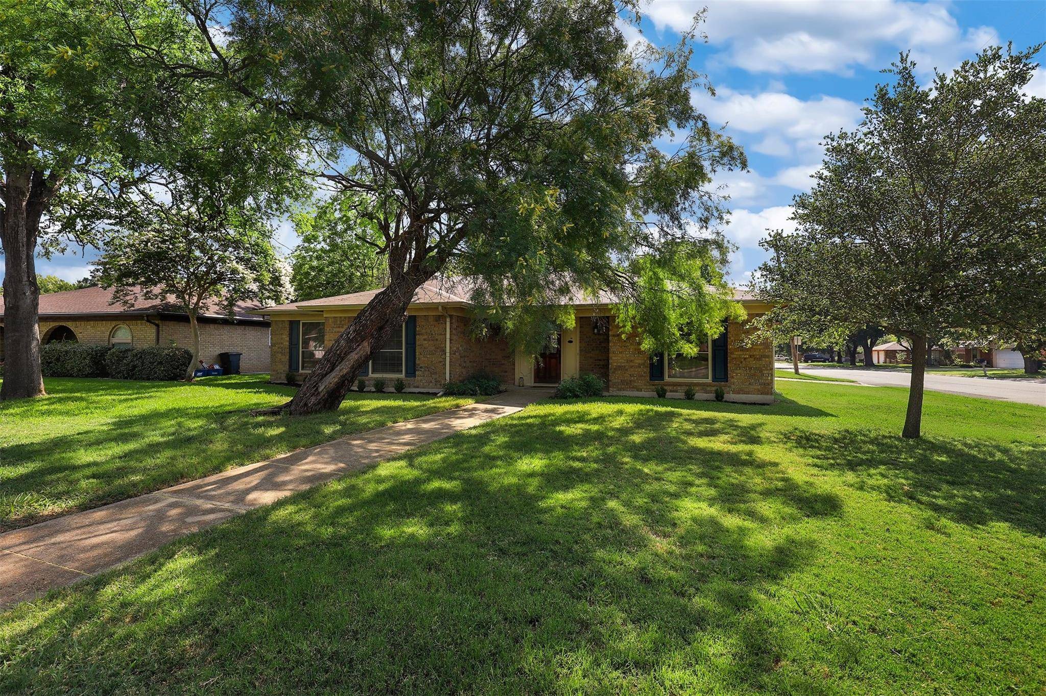 Benbrook, TX 76126,1017 Mistletoe Road