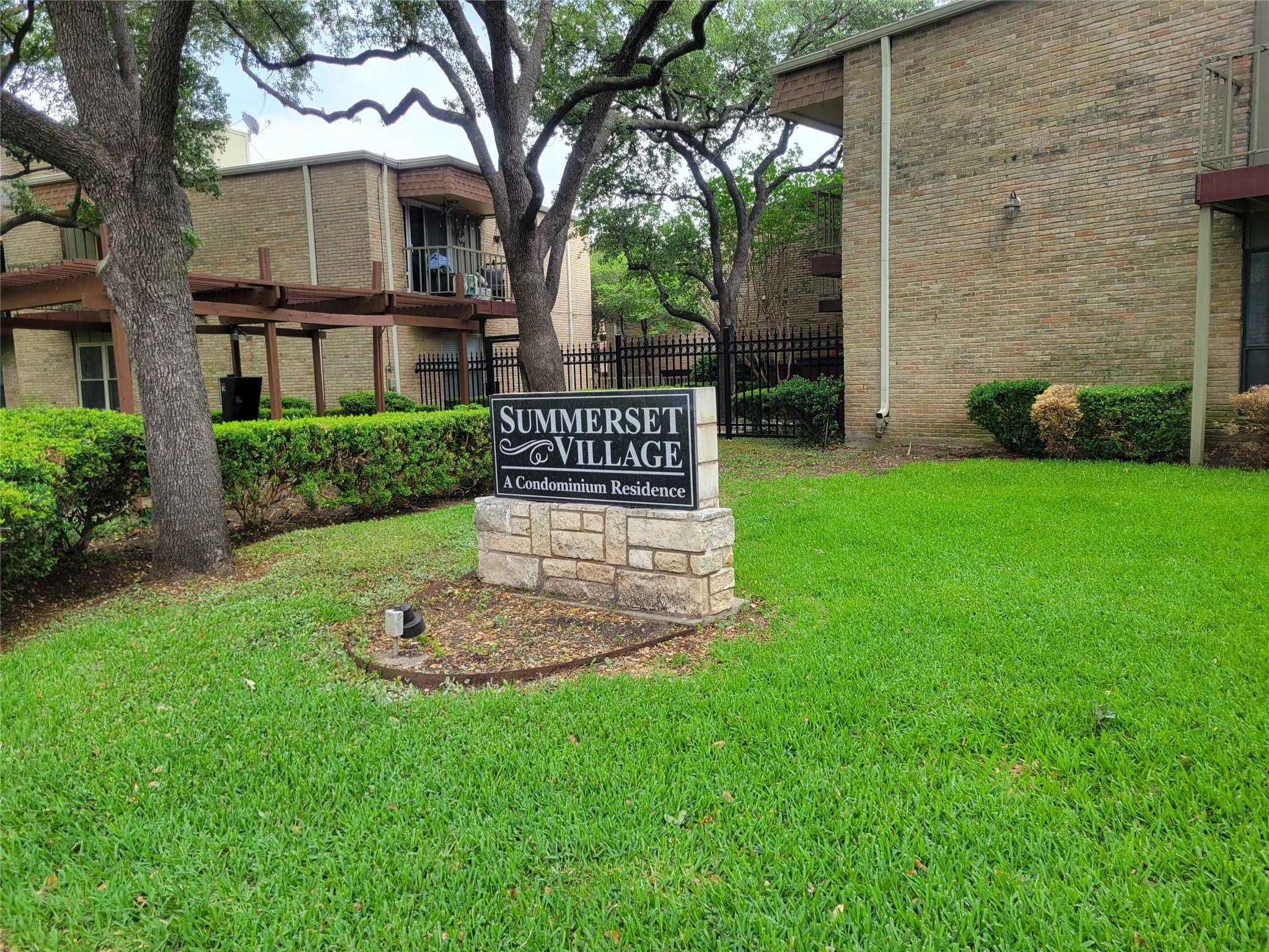 Dallas, TX 75206,5916 Birchbrook Drive #236