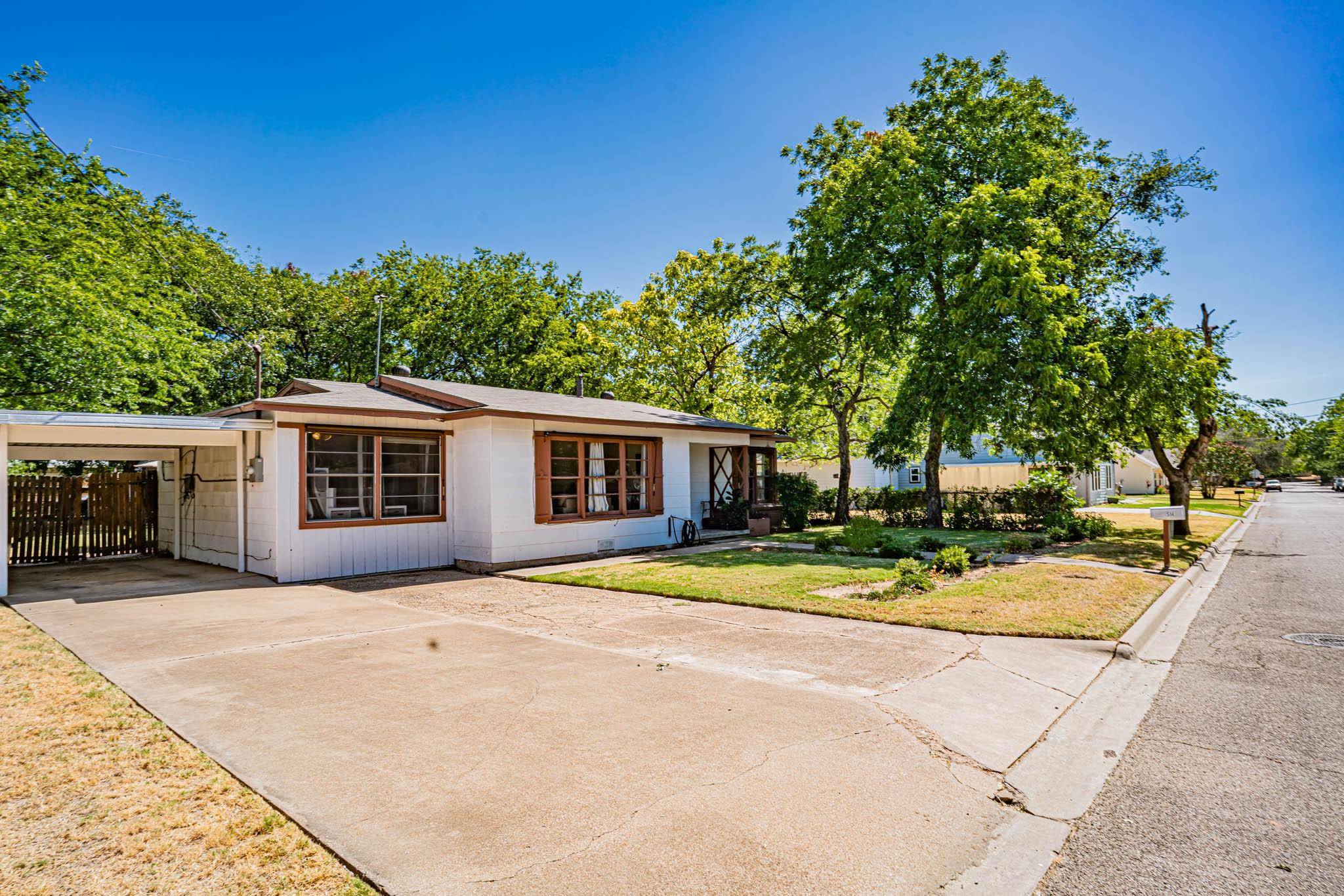 Granbury, TX 76048,514 W Bluff Street