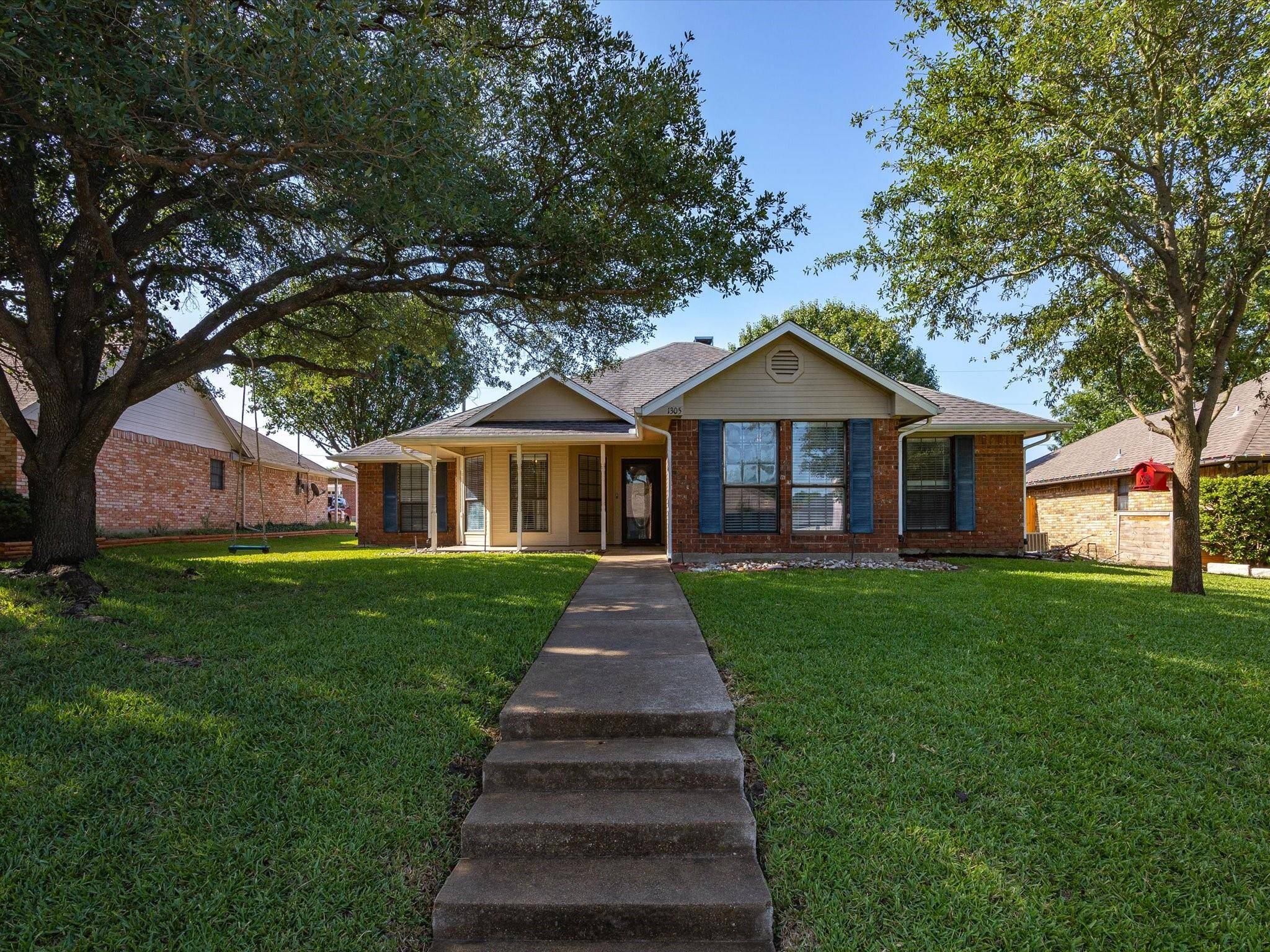 Ennis, TX 75119,1305 Casa Linda Street