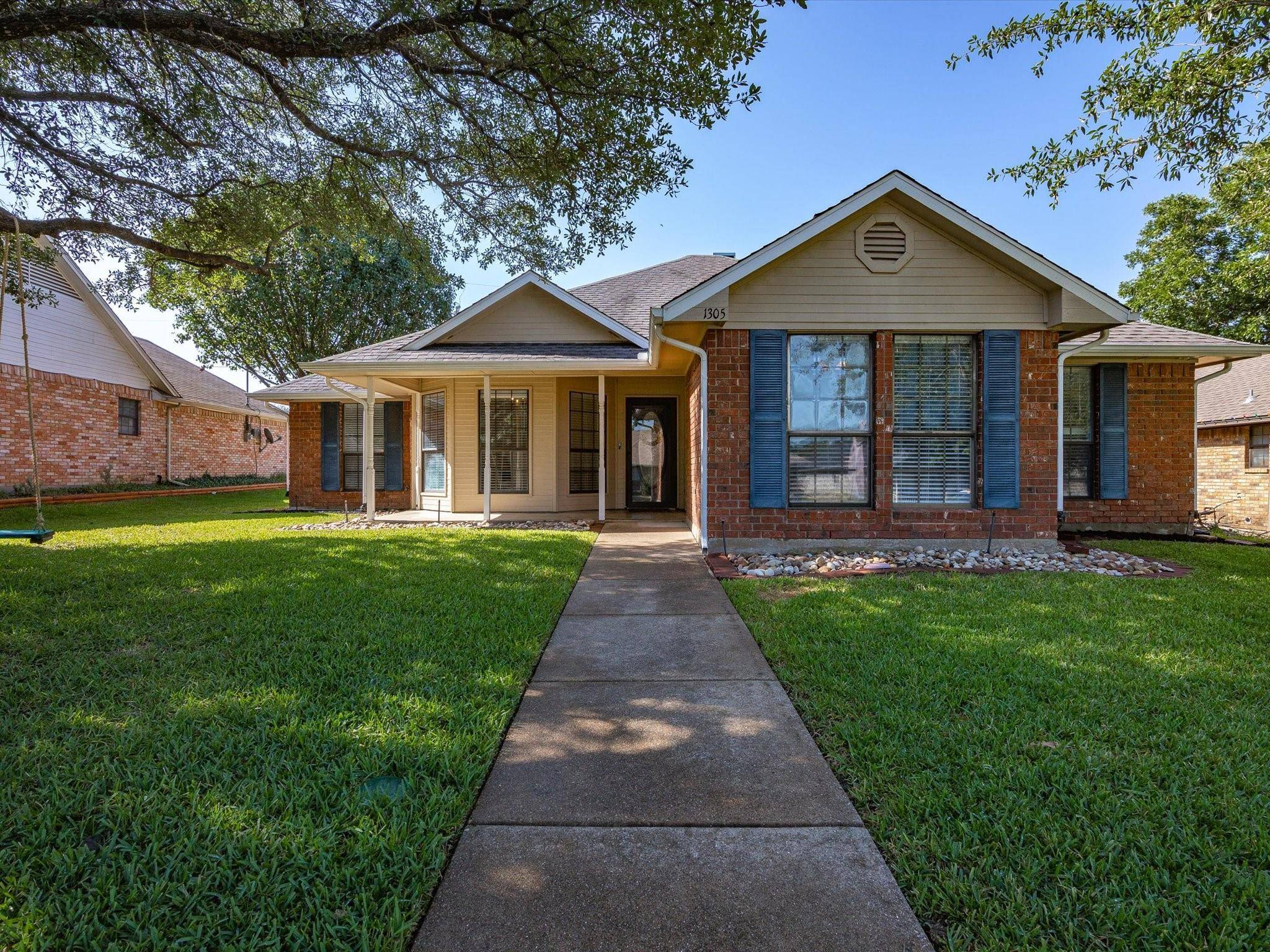 Ennis, TX 75119,1305 Casa Linda Street