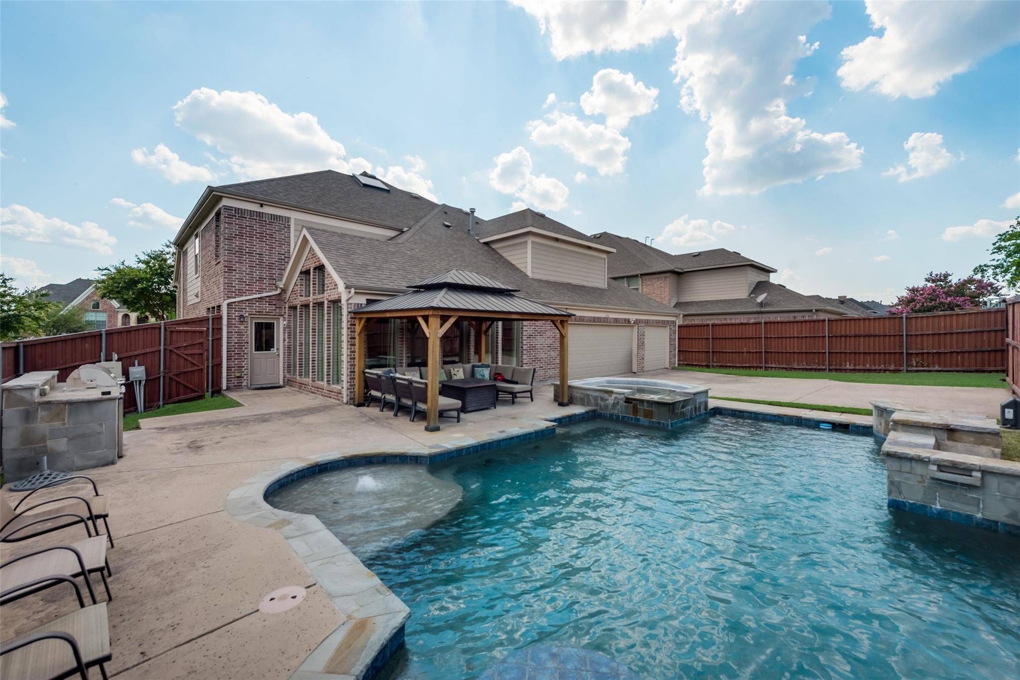 Garland, TX 75043,2906 Knightsbridge Lane