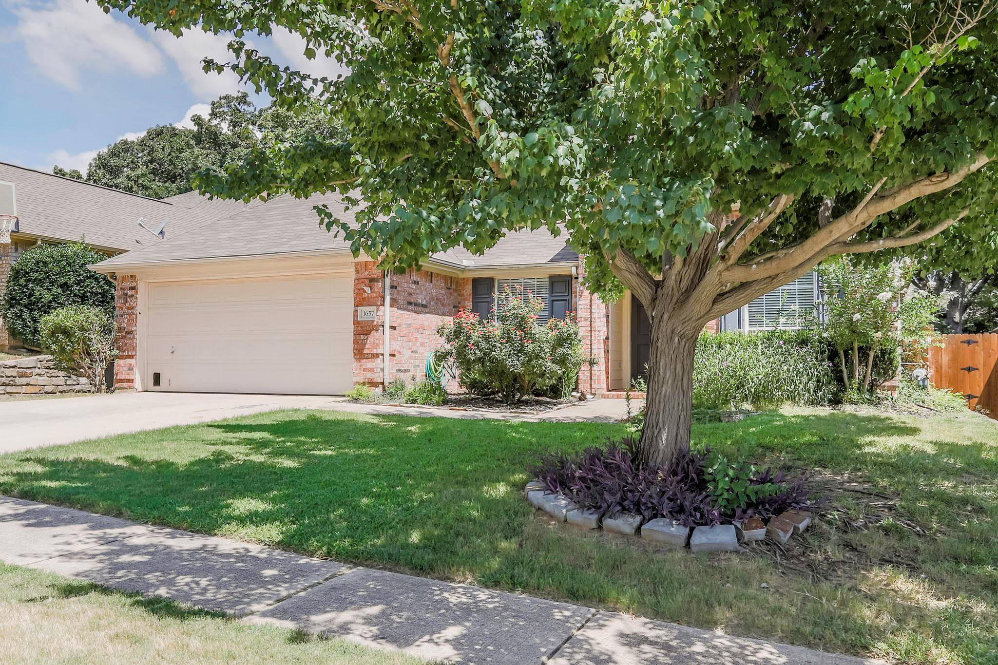 Corinth, TX 76210,1657 Knoll Ridge Circle