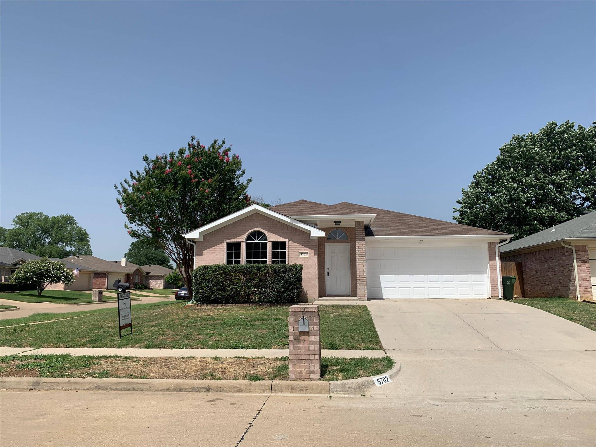 Arlington, TX 76017,5702 Alicante Drive