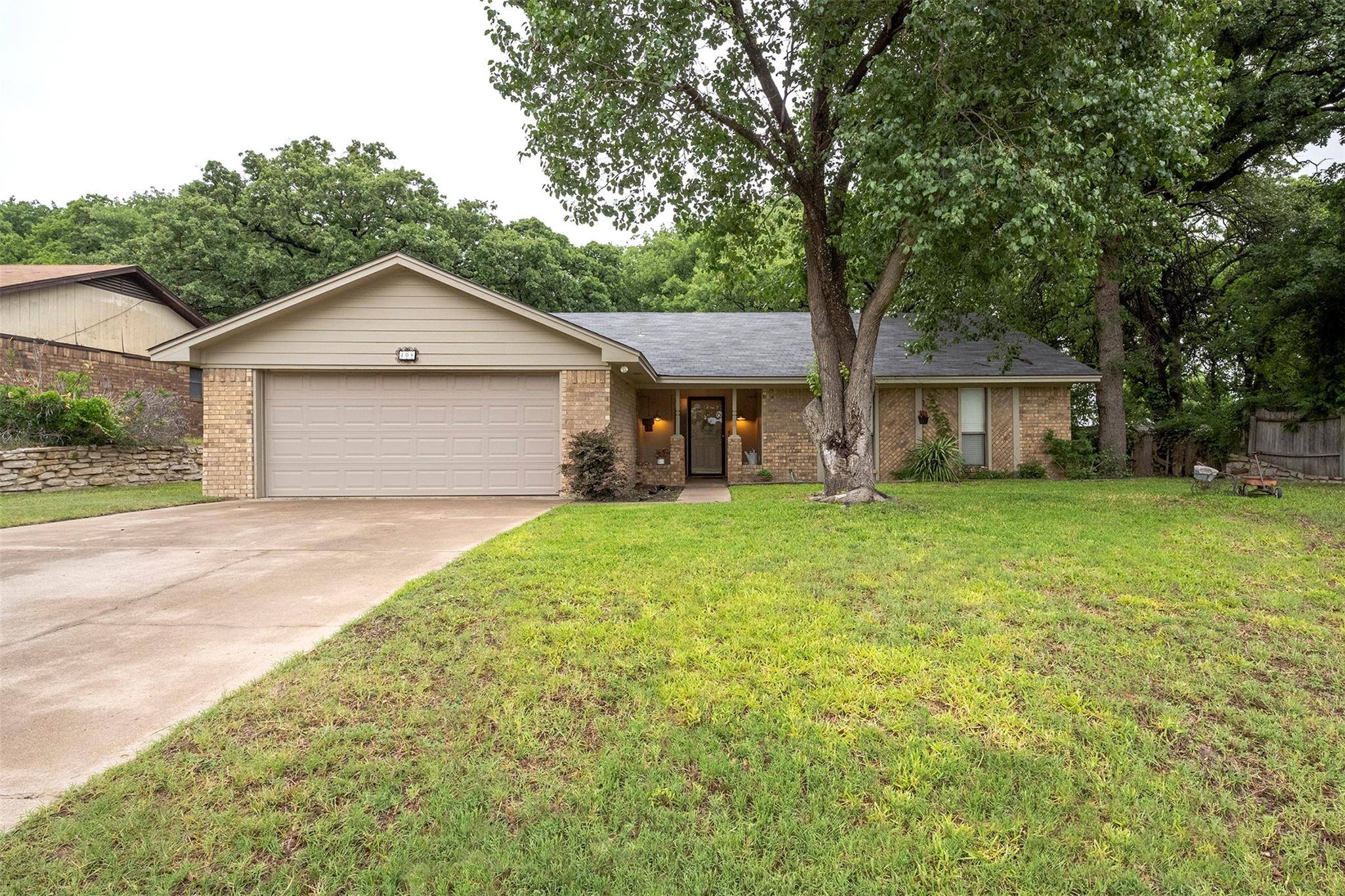 Weatherford, TX 76086,104 Camelot Drive