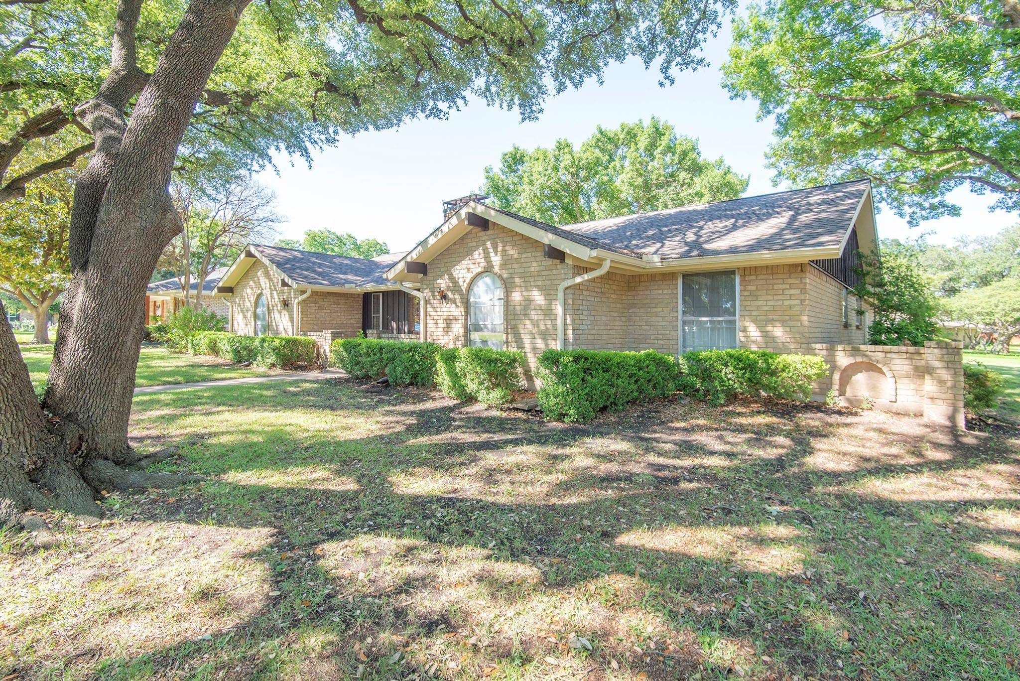 Dallas, TX 75248,7906 Hillfawn Circle