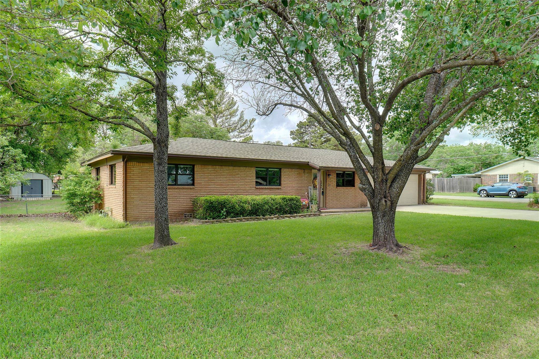 Azle, TX 76020,513 Walnut Creek Drive