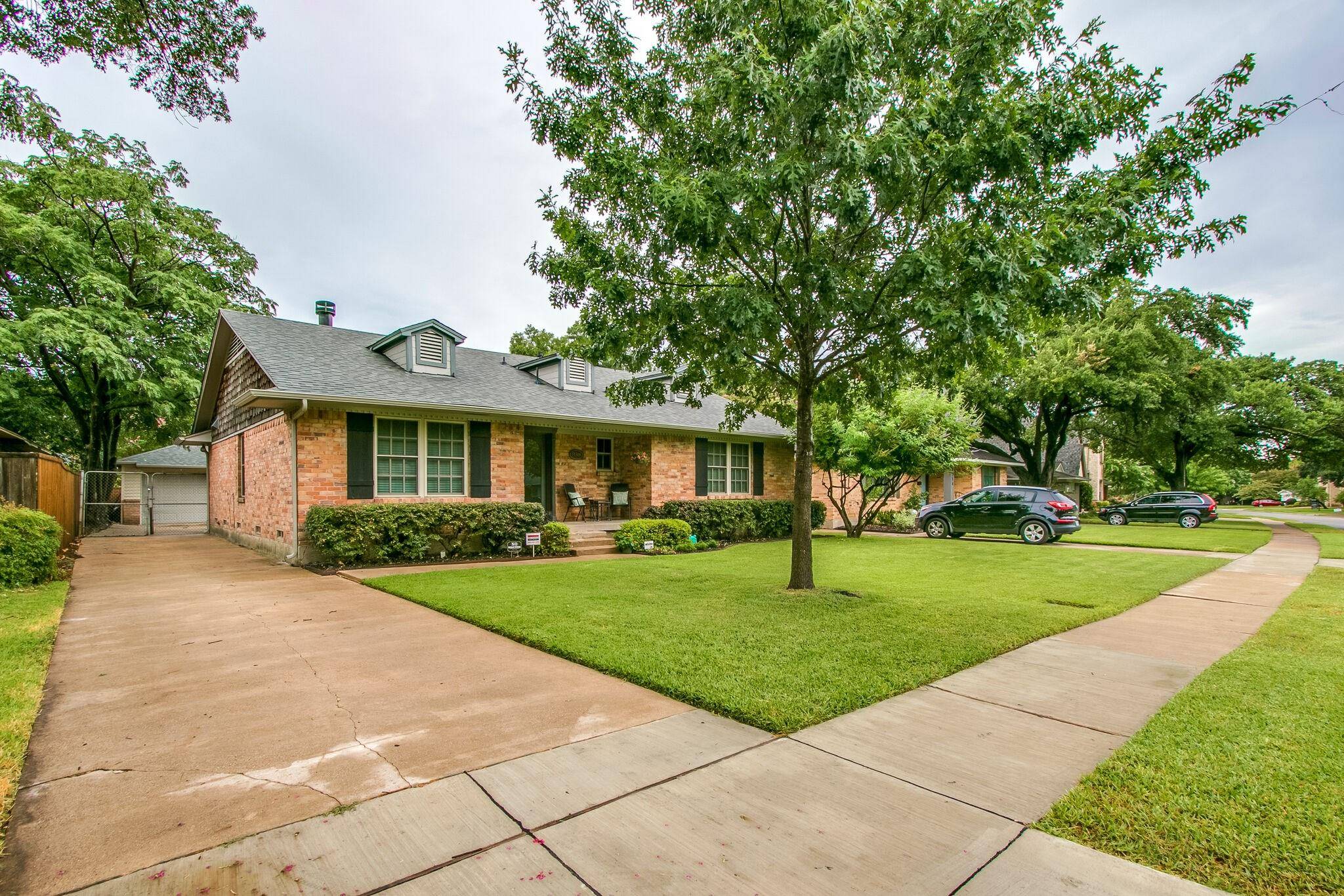 Dallas, TX 75238,9318 Larchwood Drive