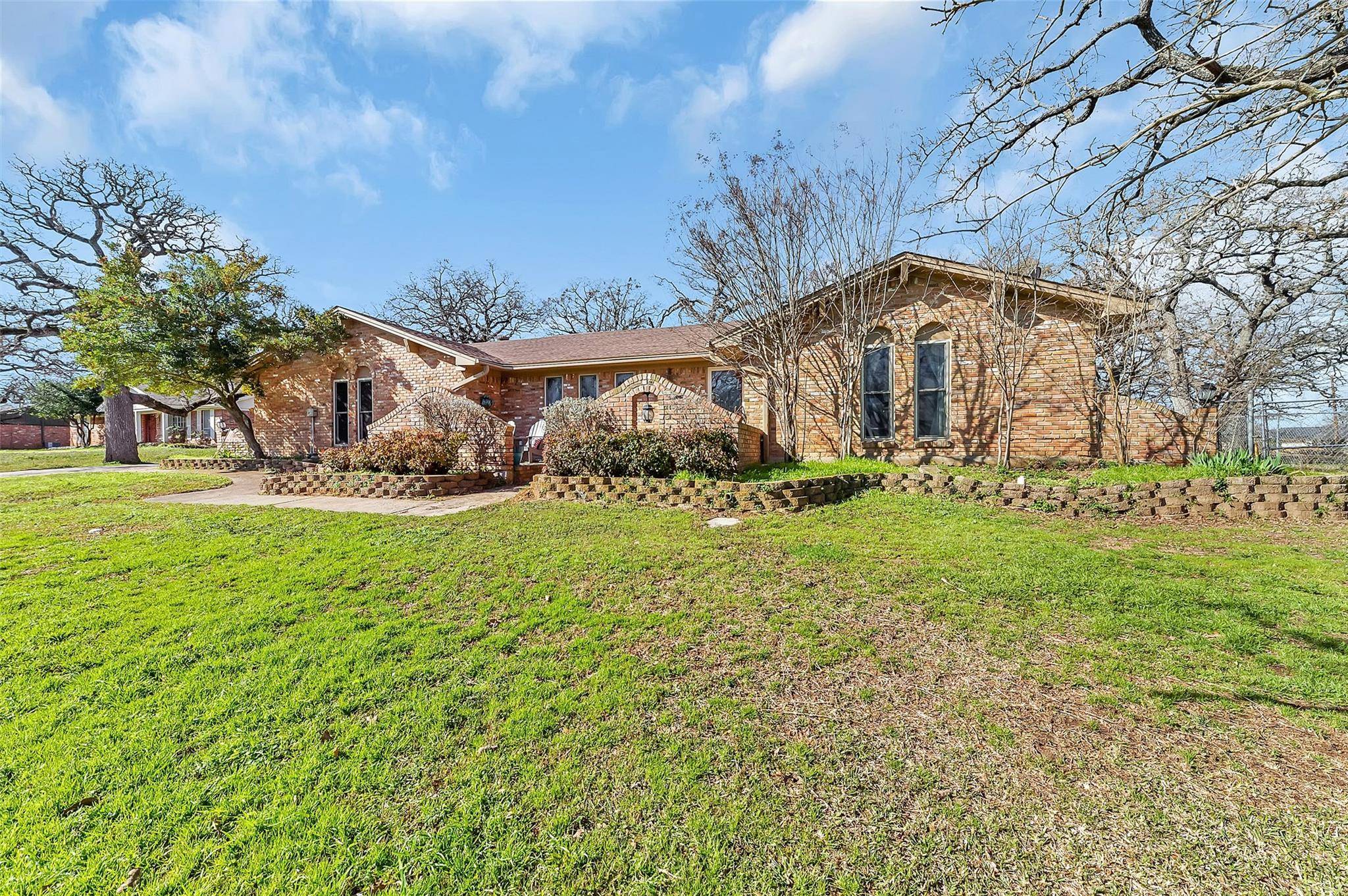 Burleson, TX 76028,104 S Briaroaks Road