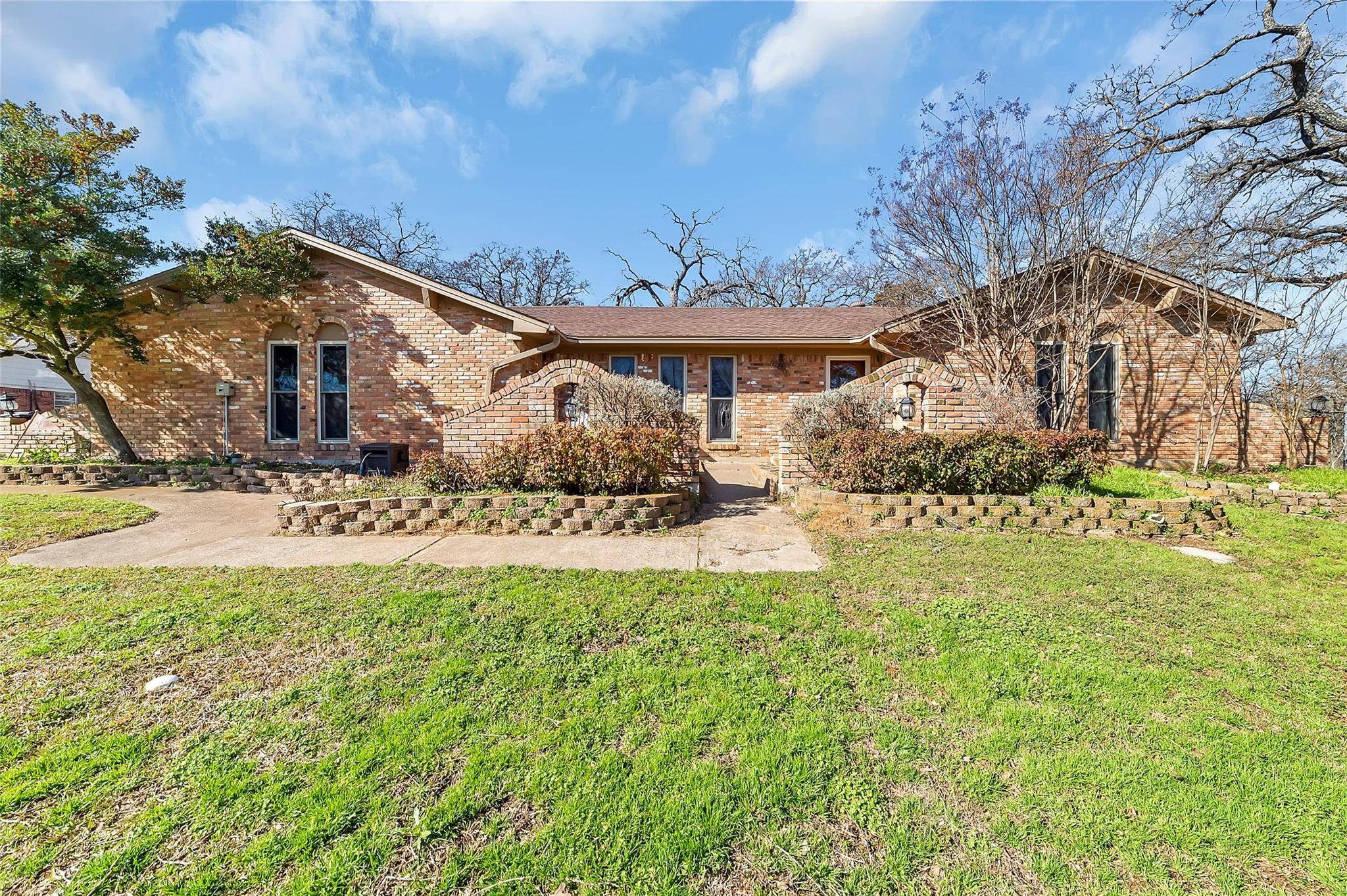 Burleson, TX 76028,104 S Briaroaks Road