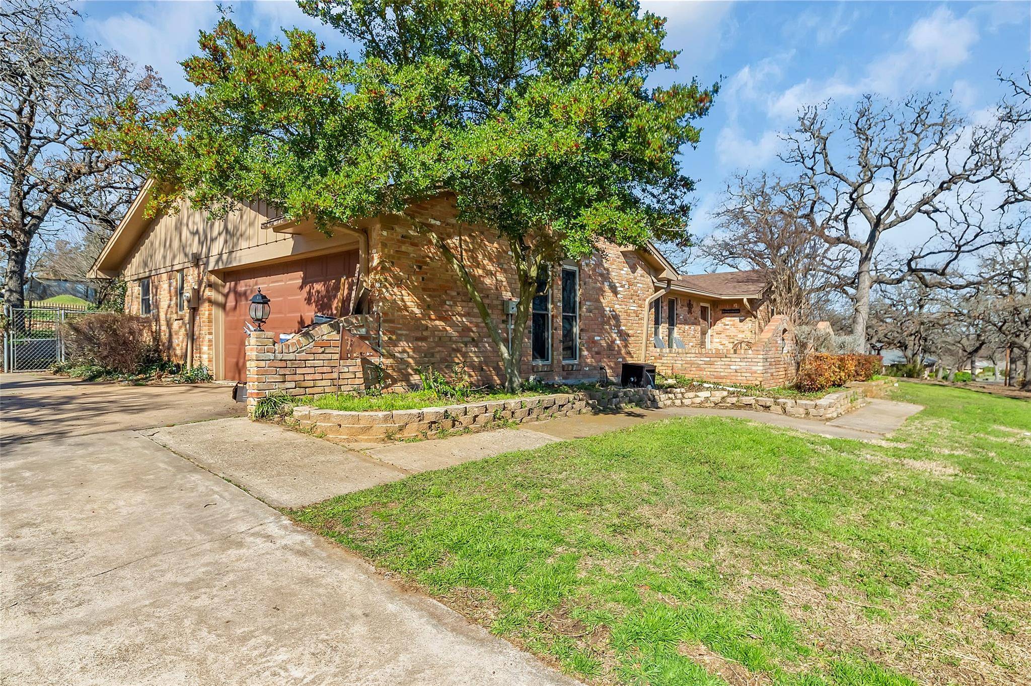 Burleson, TX 76028,104 S Briaroaks Road