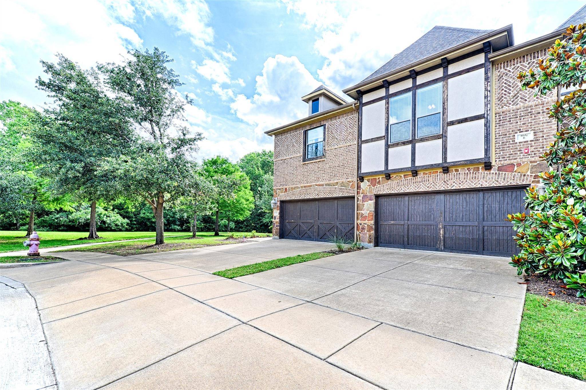 Euless, TX 76039,913 Brook Forest Lane