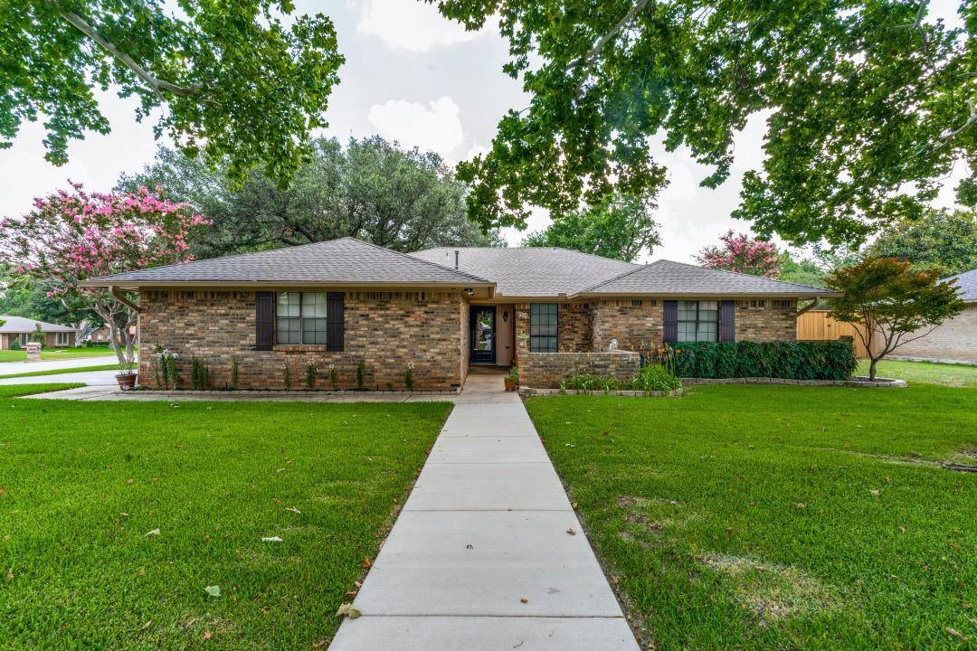 Grapevine, TX 76051,930 Glacier Lane