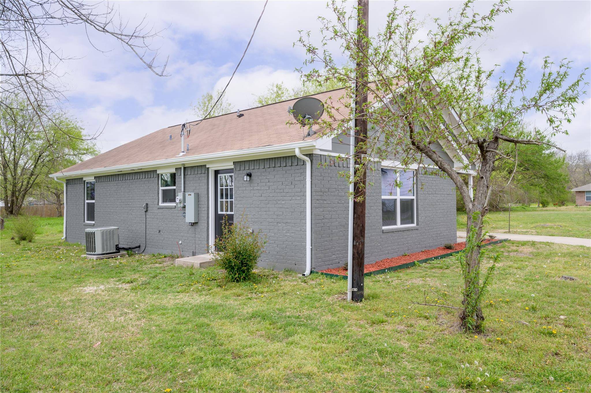 Bonham, TX 75418,317 Jones Street