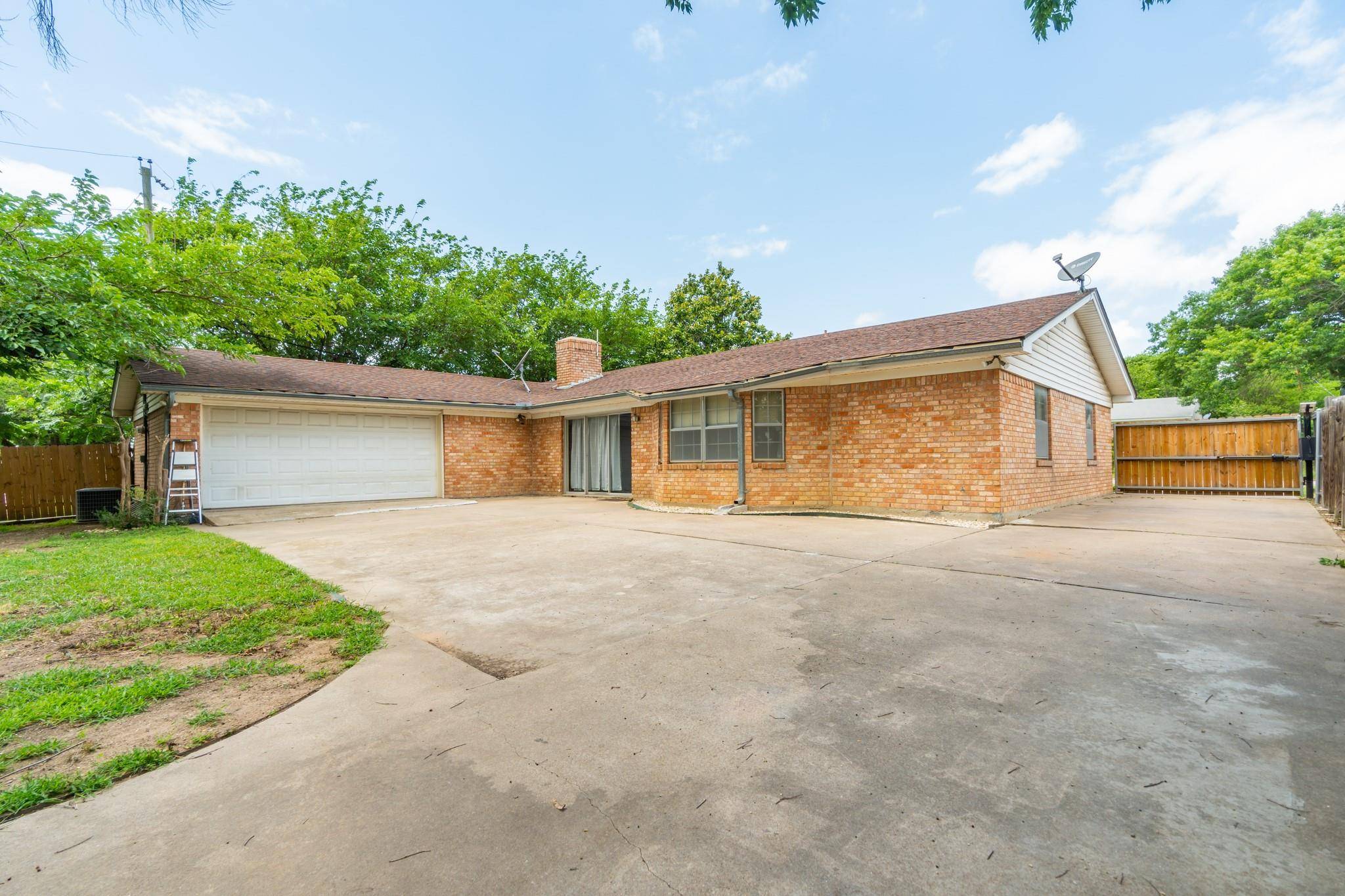 Hillsboro, TX 76645,1402 Hummingbird Drive