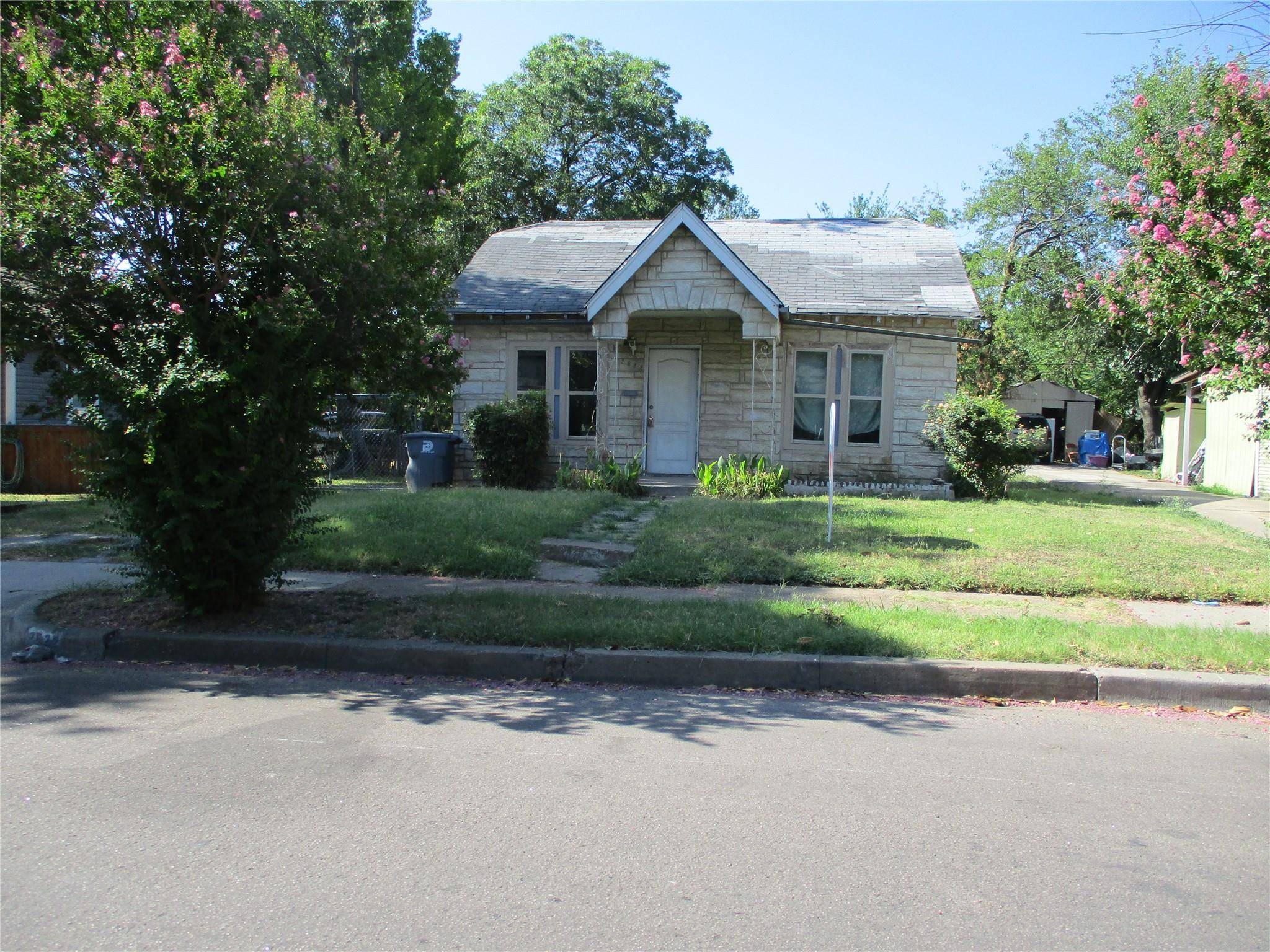 Dallas, TX 75211,2822 Sharon Street