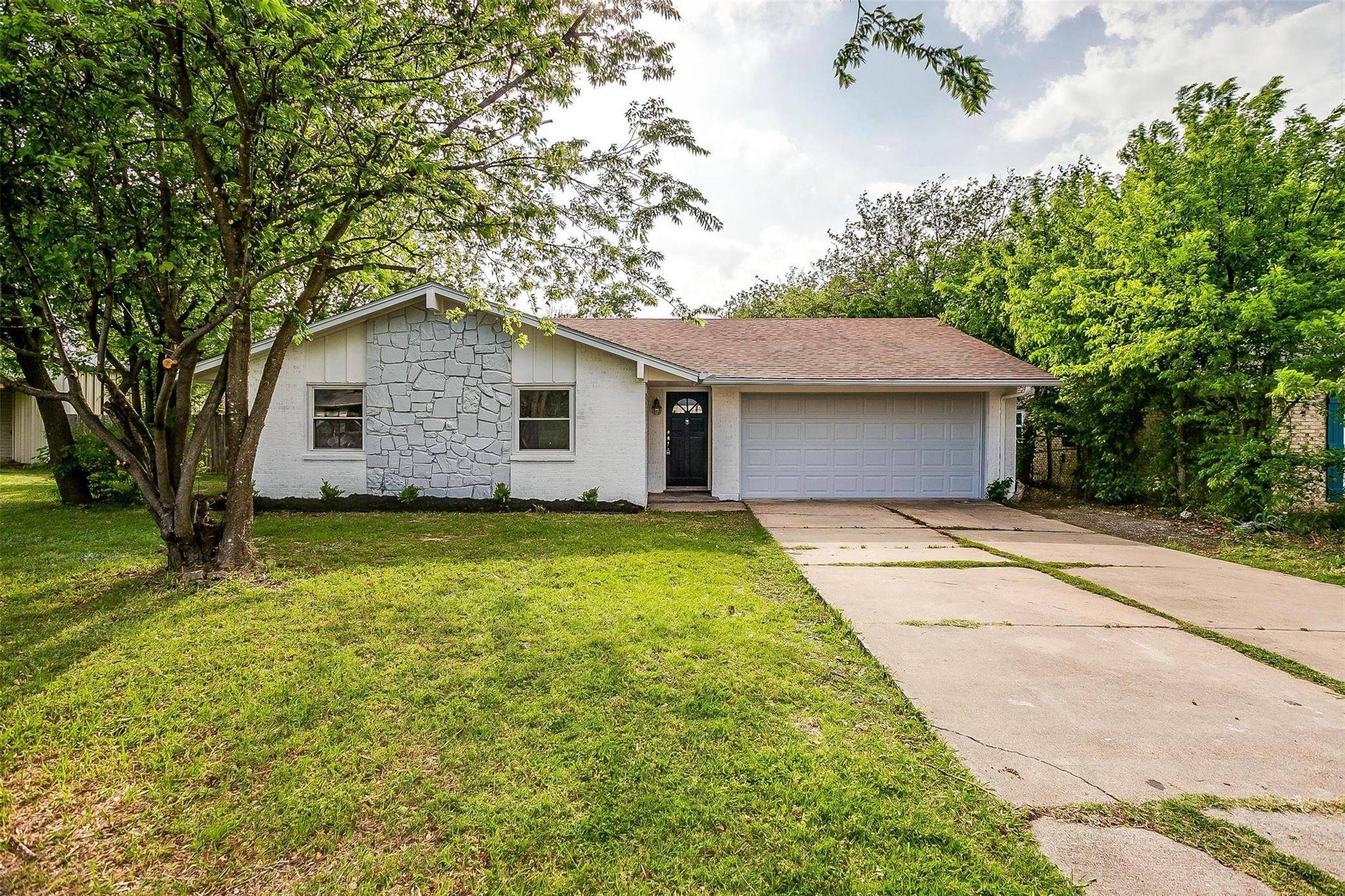 Alvarado, TX 76009,717 N Ray Street