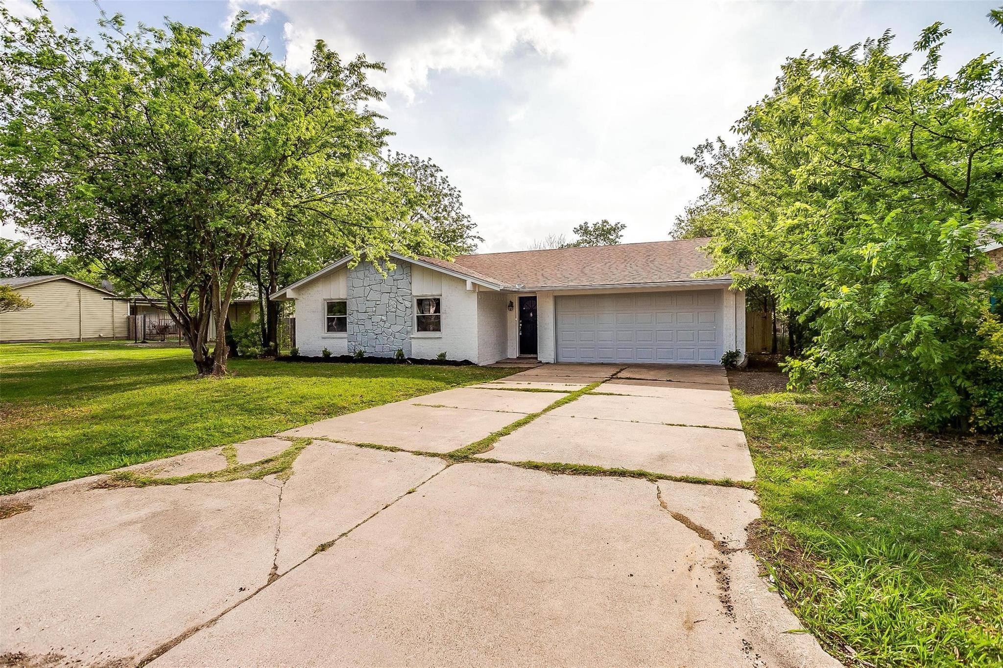 Alvarado, TX 76009,717 N Ray Street