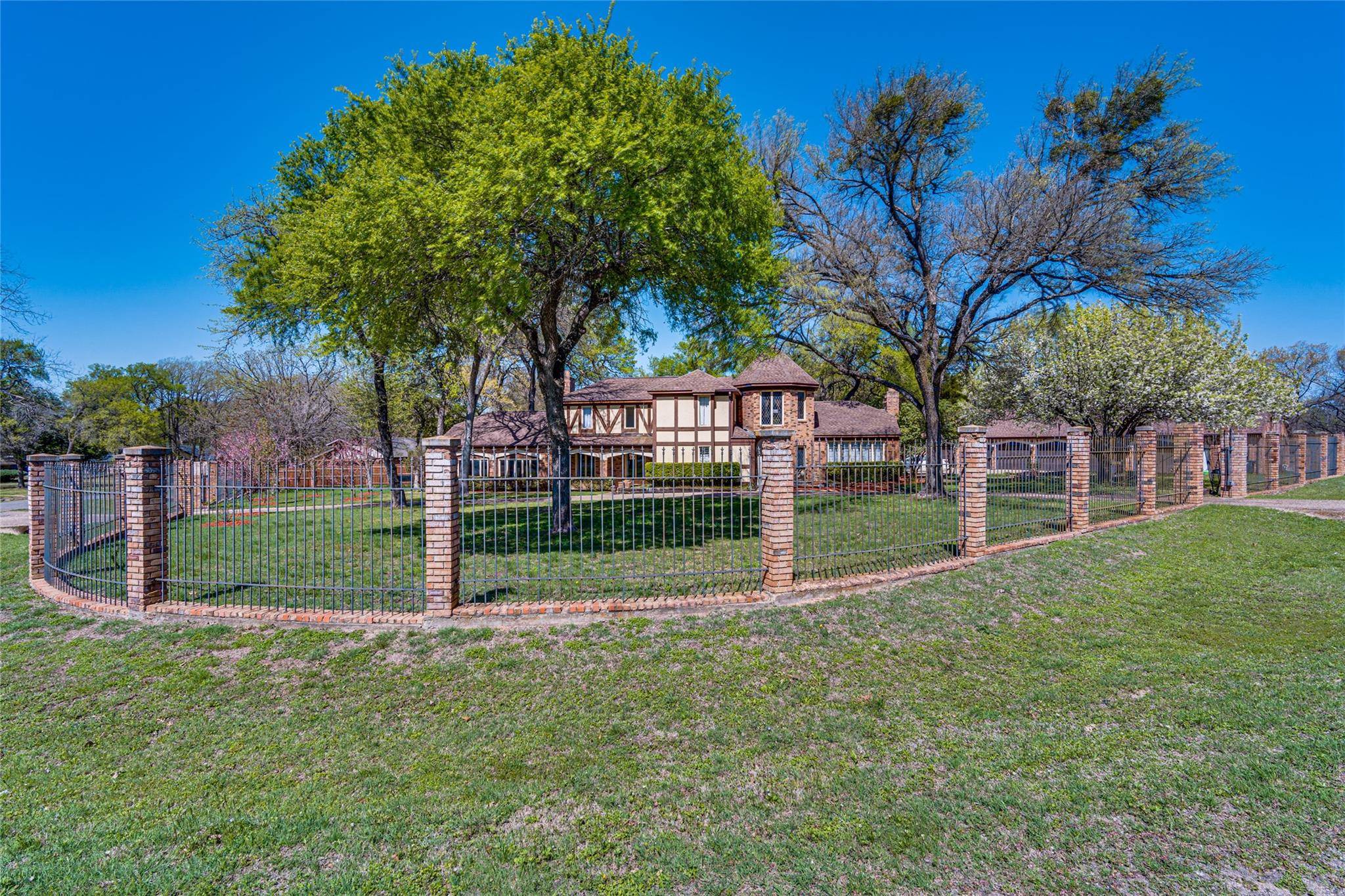 Oak Leaf, TX 75154,105 Woodhaven Court