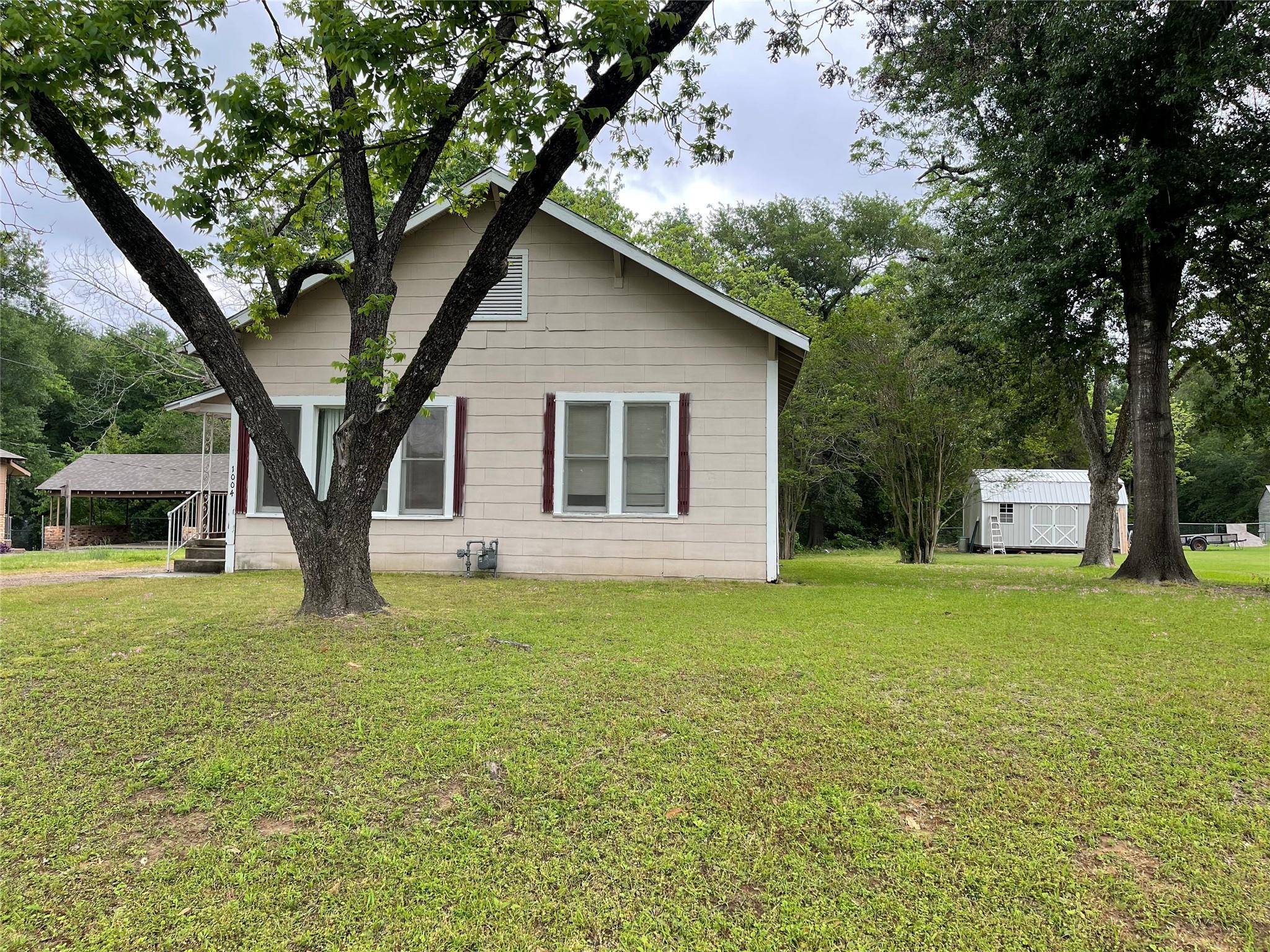 Mineola, TX 75773,1004 Sycamore Street