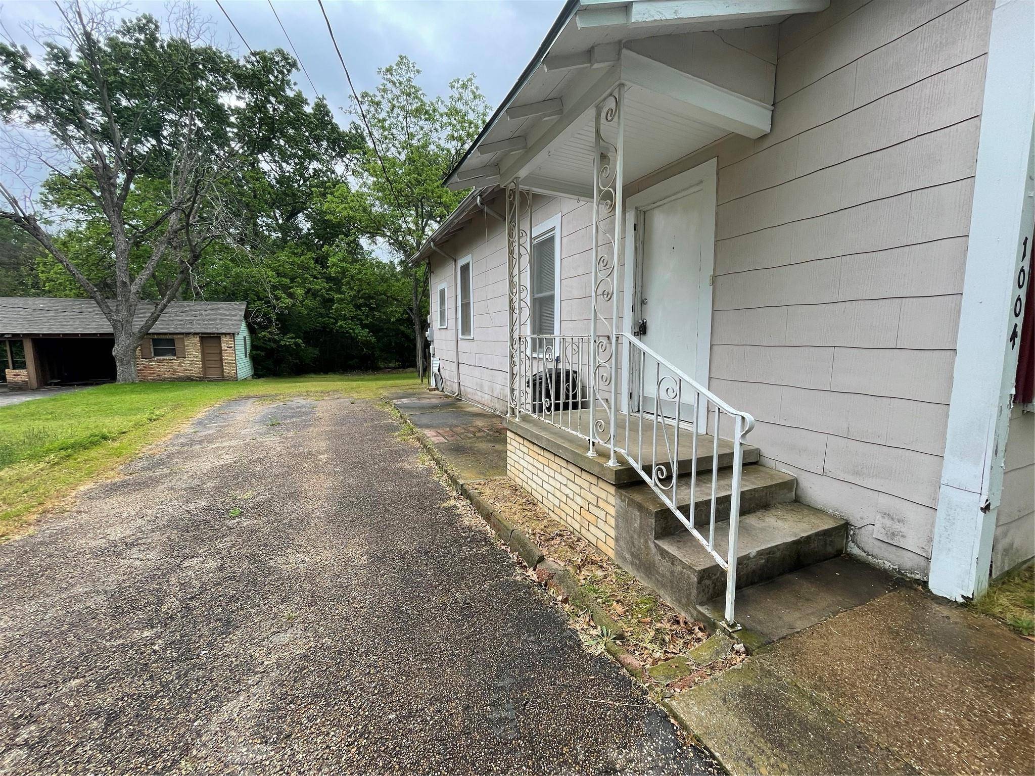 Mineola, TX 75773,1004 Sycamore Street