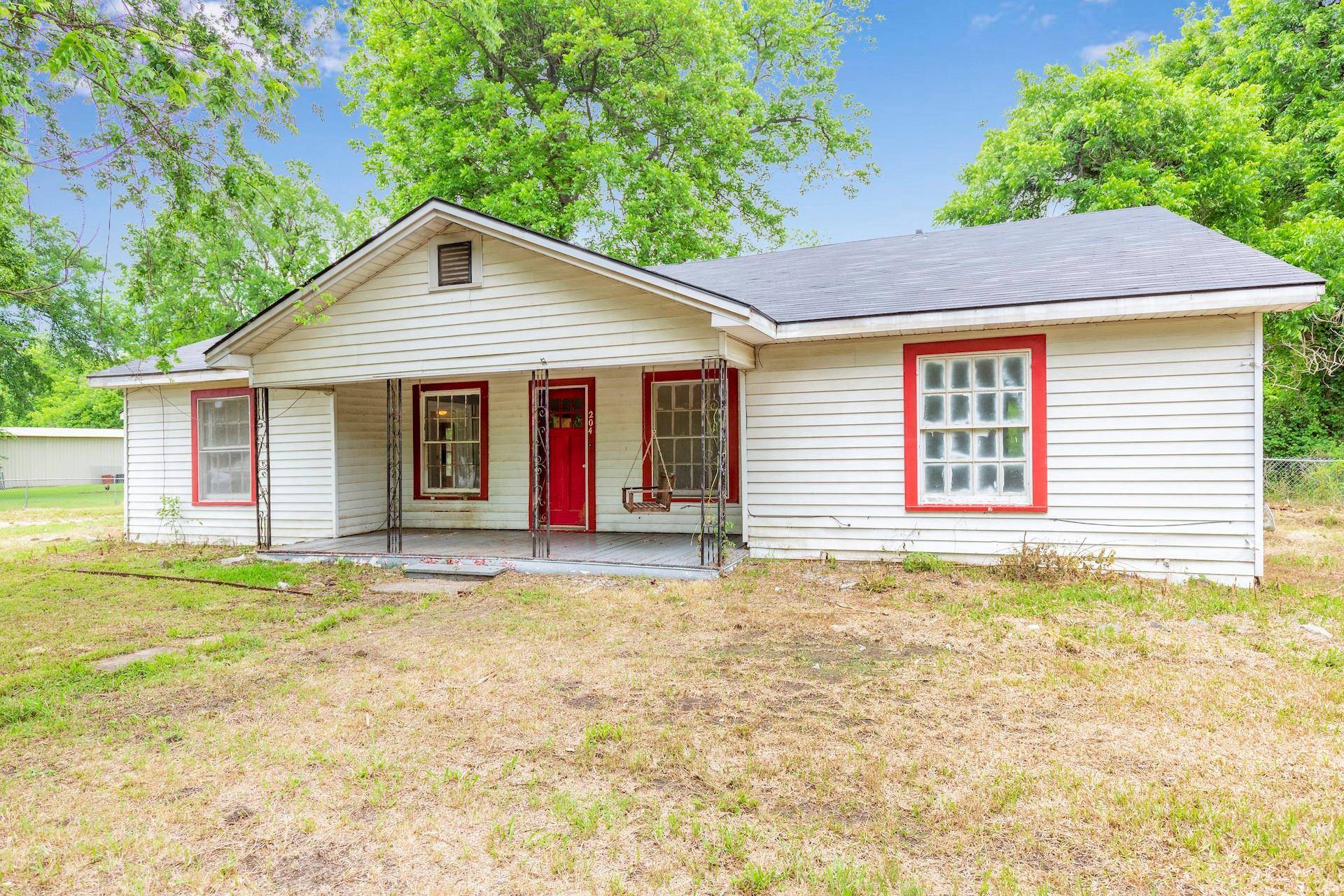 Roxton, TX 75477,204 Denton Street