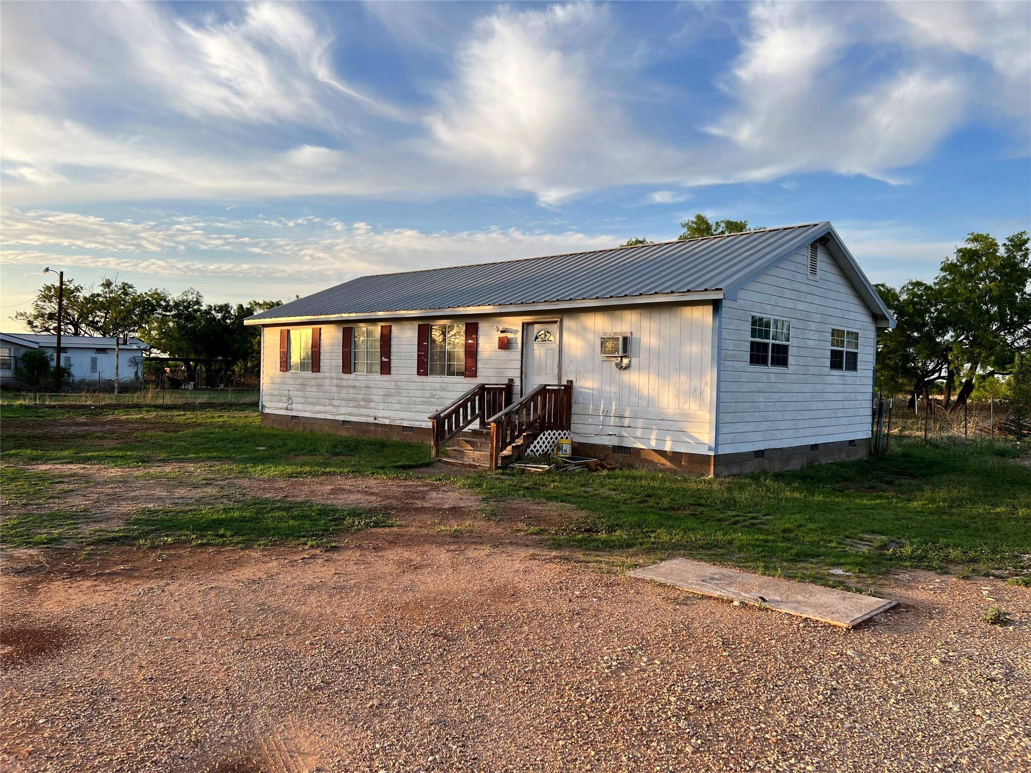 Sylvester, TX 79560,420 County Road 812