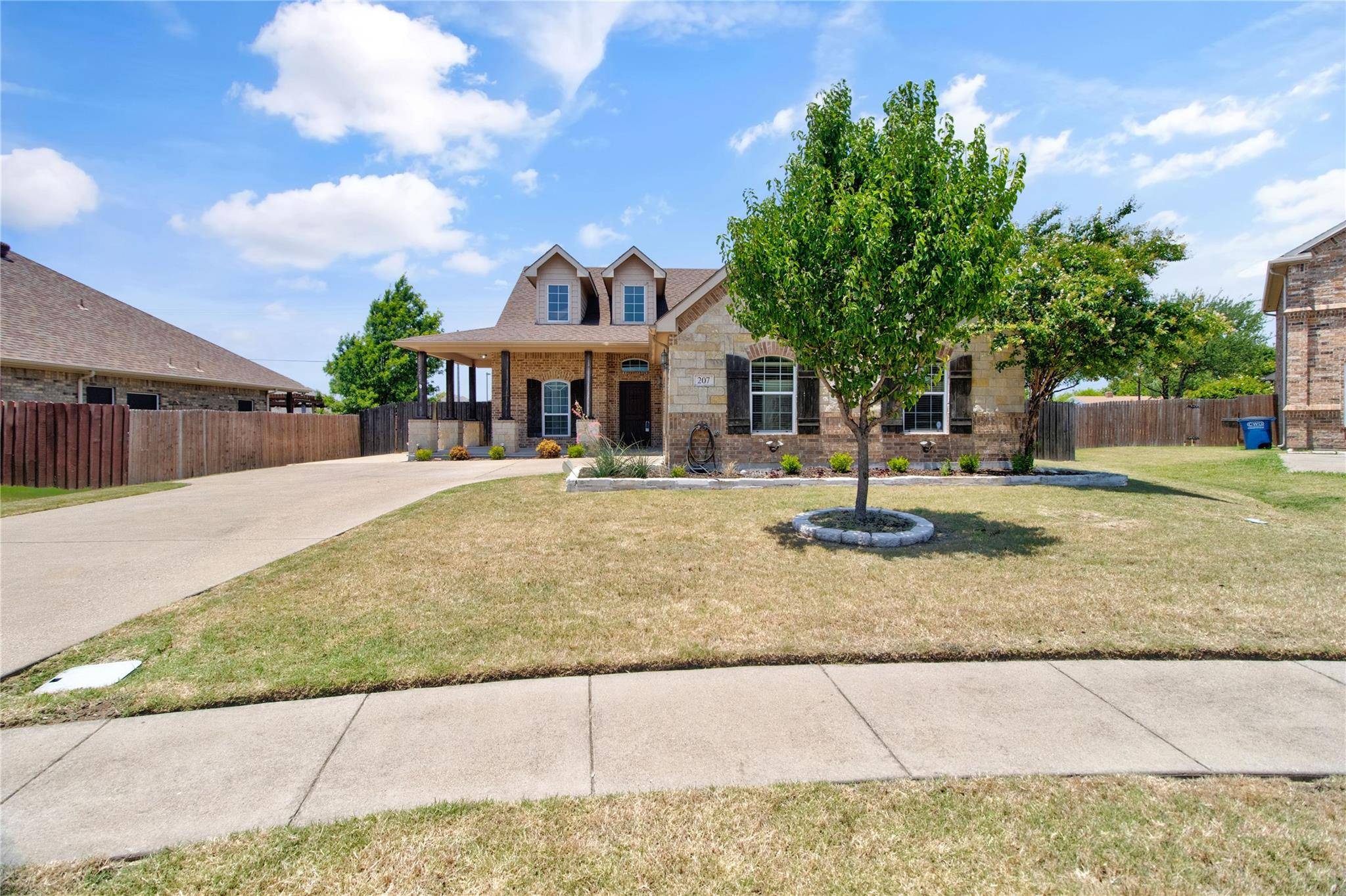 Red Oak, TX 75154,207 Oak Hollow Lane